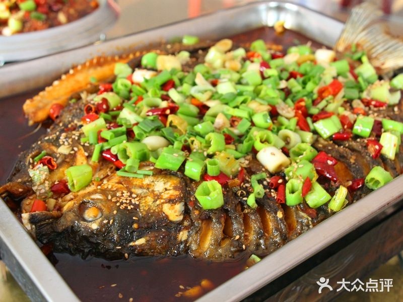 晚风作酒露营烧烤