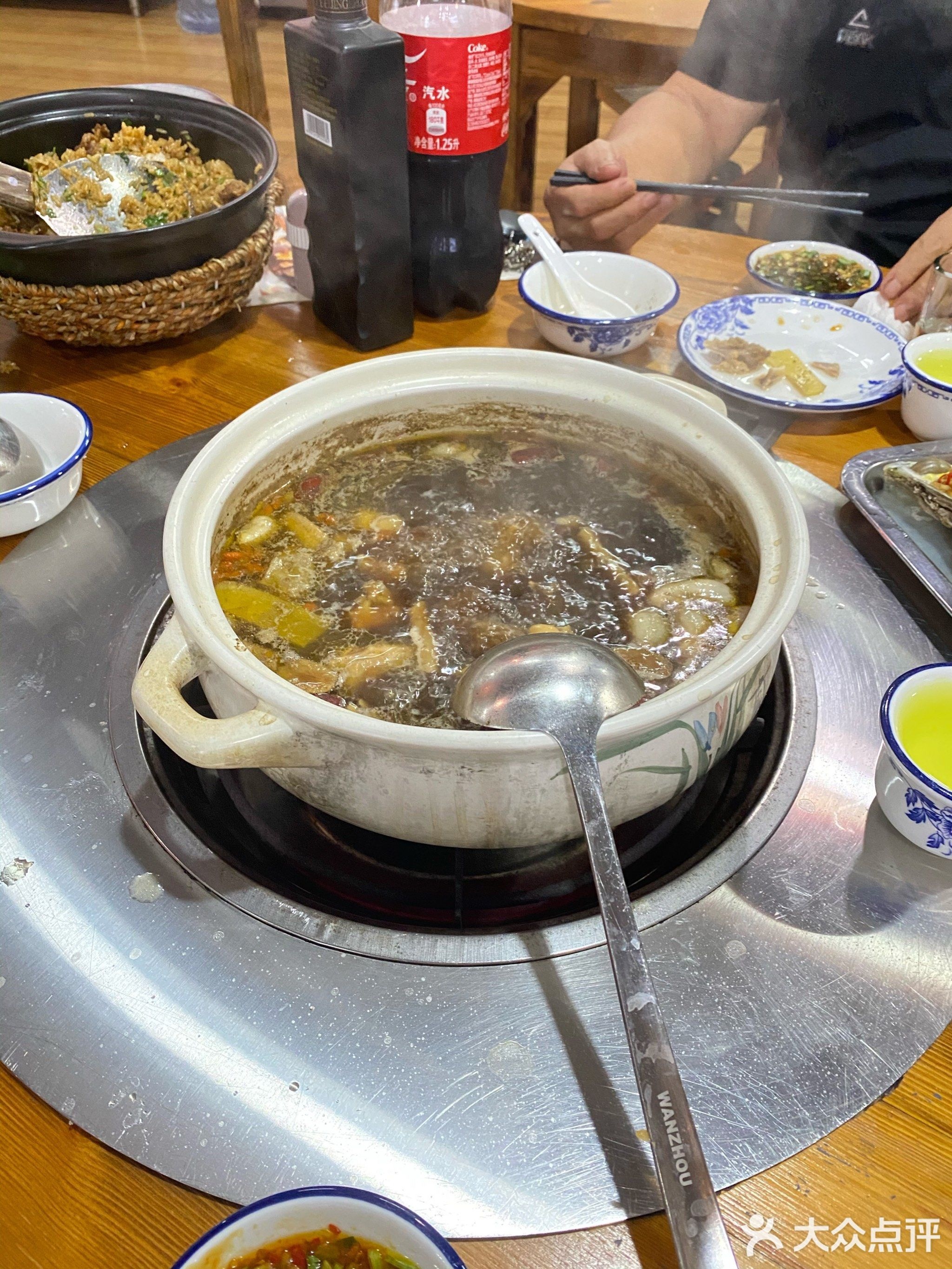 滋调花胶牛鞭鸡子煲(友谊路店)