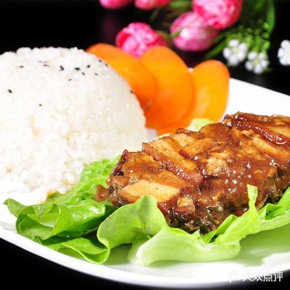 御龙湾饭店日夜市