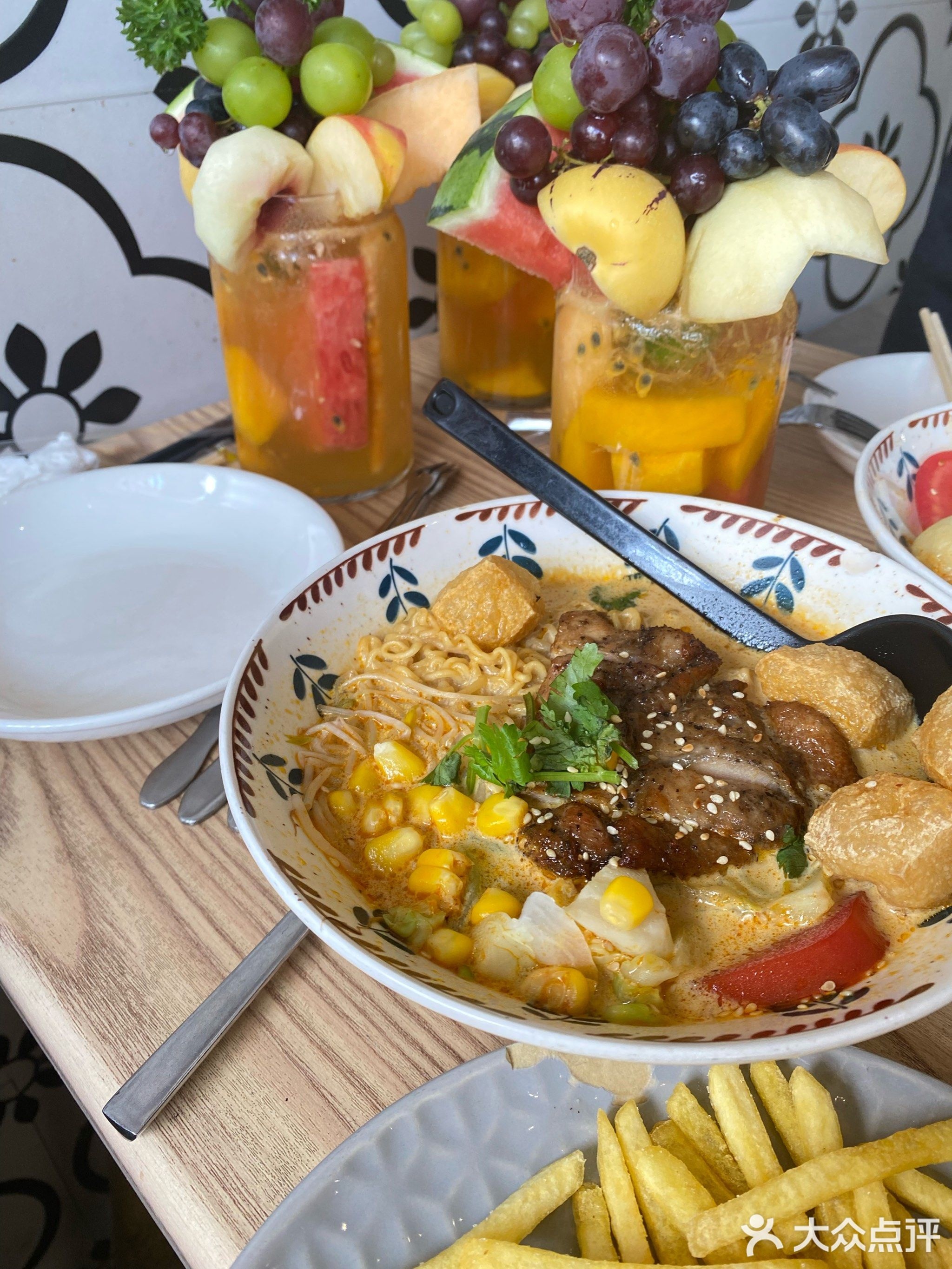 六月奶茶铺(六沙店)