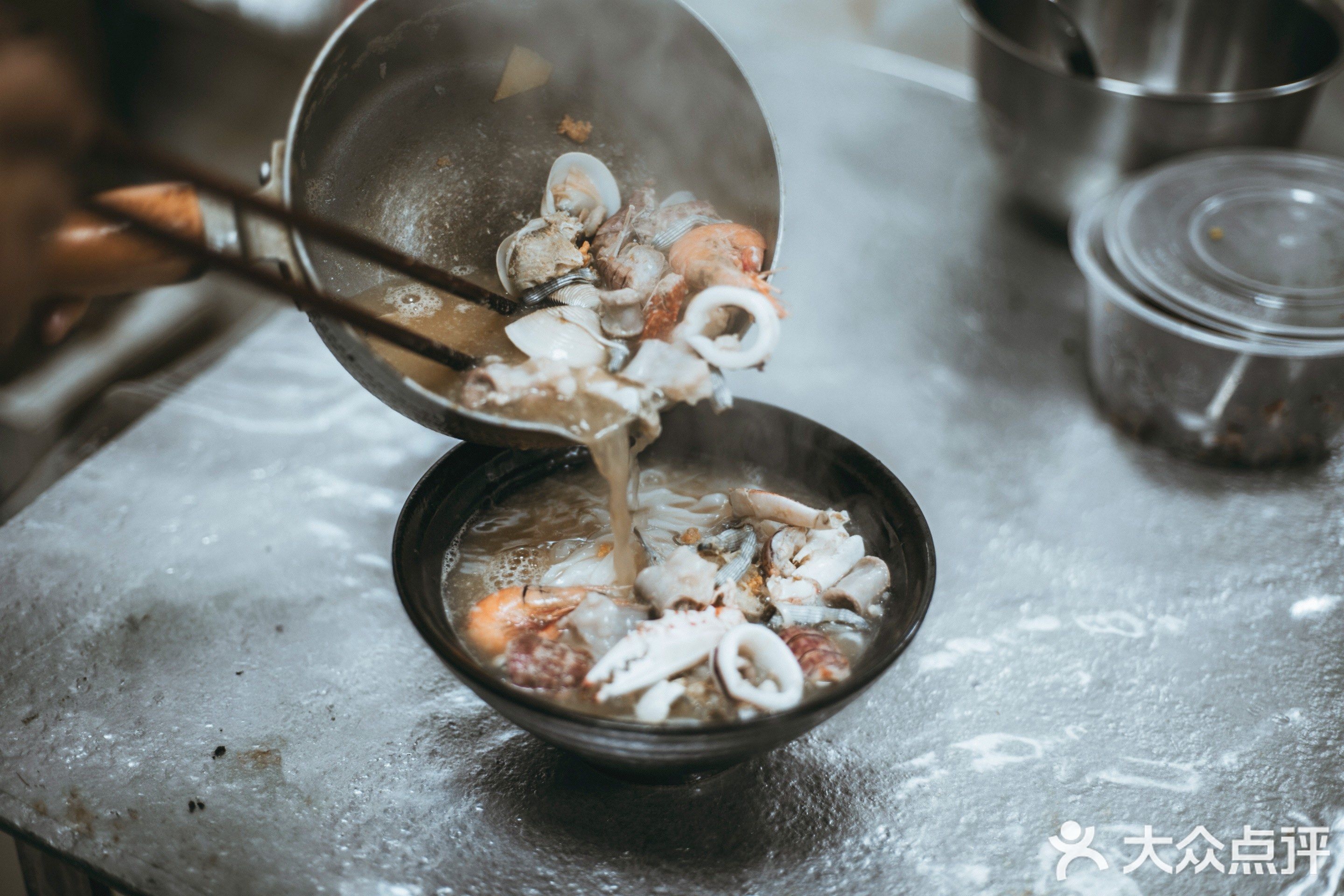 侨味海鲜粥粉店