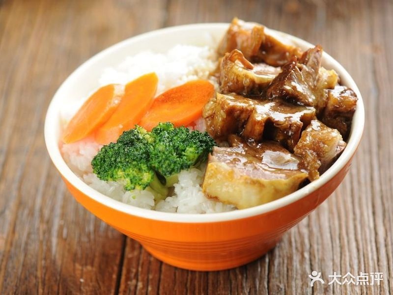 广东省江门市鹤山市鹤城大道020-3肥姨牛杂店