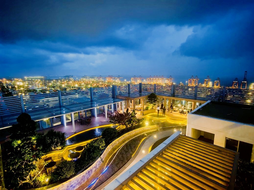 自贸空中花园餐厅