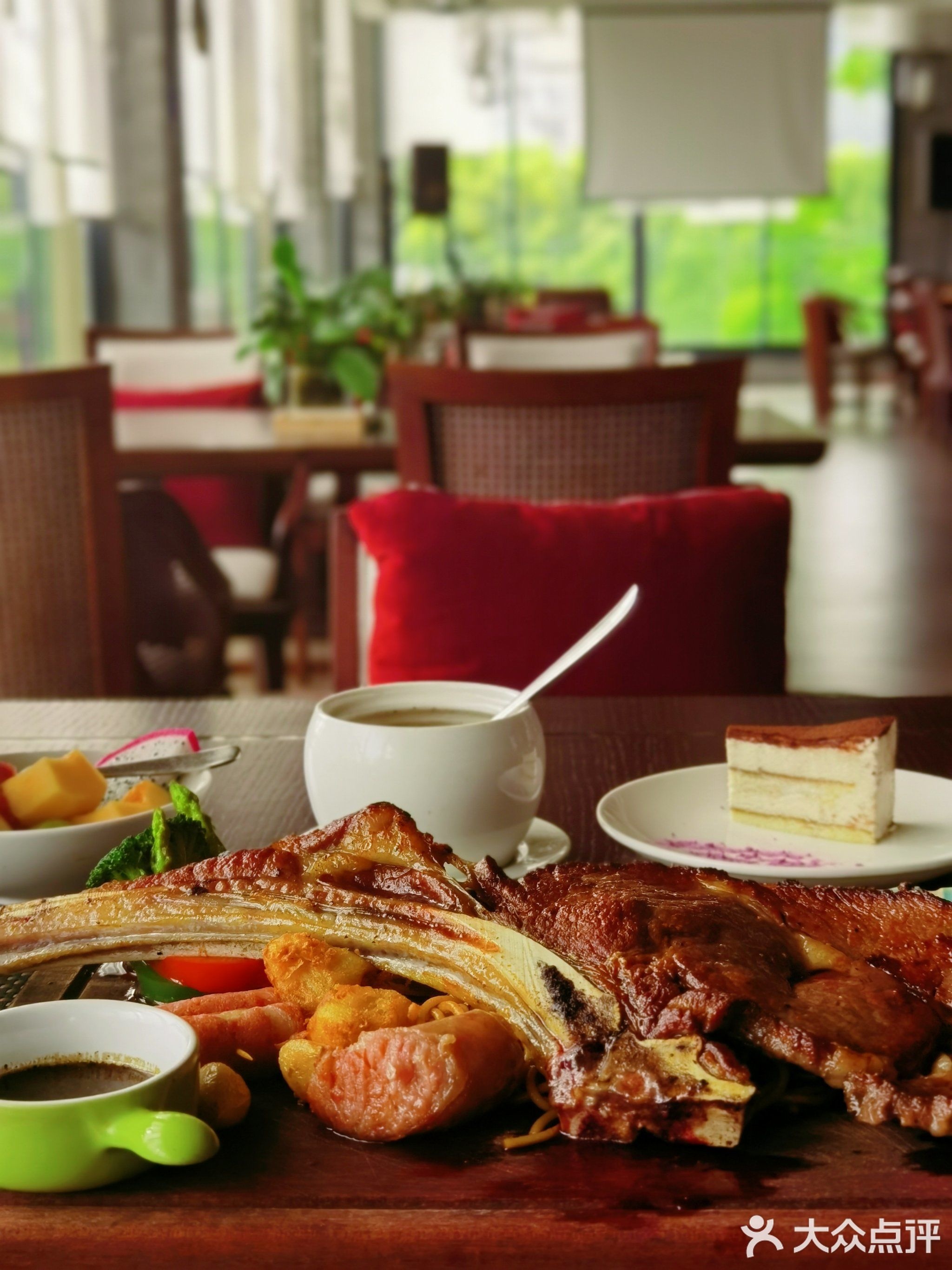 爱乐湖畔牛排餐厅