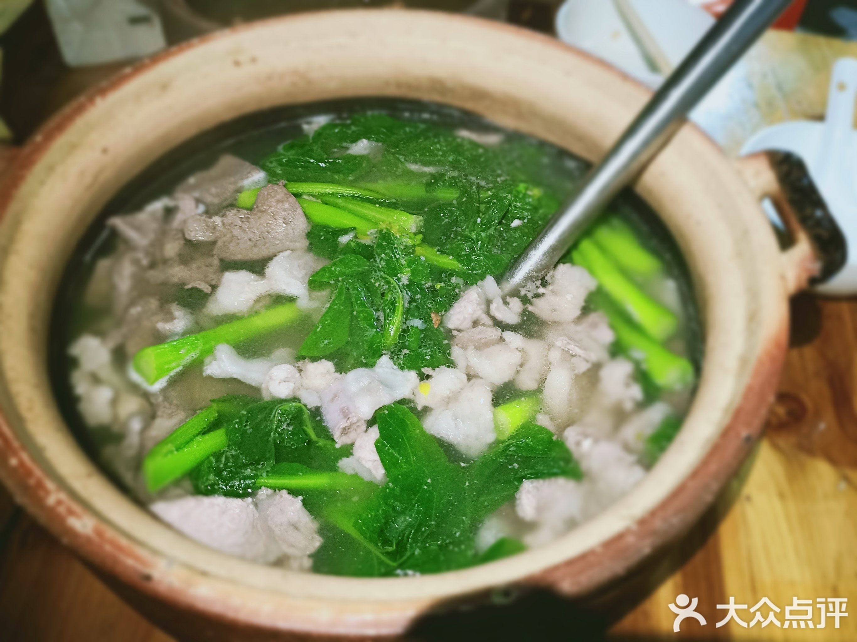 亚贞糖水烧烤店