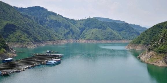 1故县西子湖风景区 拥有大片草坪的露营地,是夏日露营钓鱼的理想去处