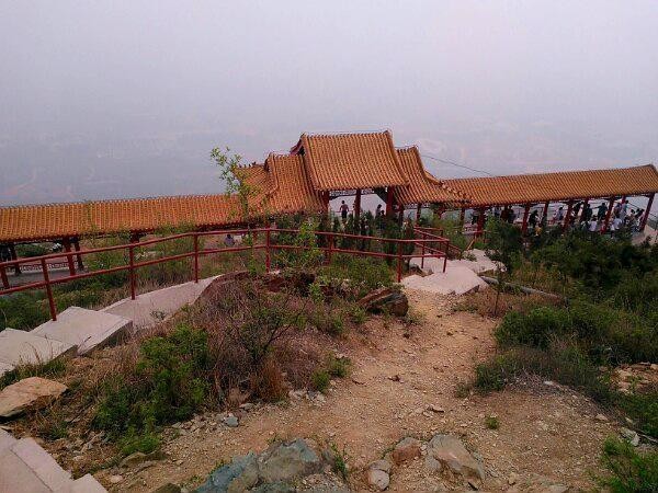 快收藏去打卡～ 1五岳寨风景区 五岳寨风景区,位于河北灵寿西北山