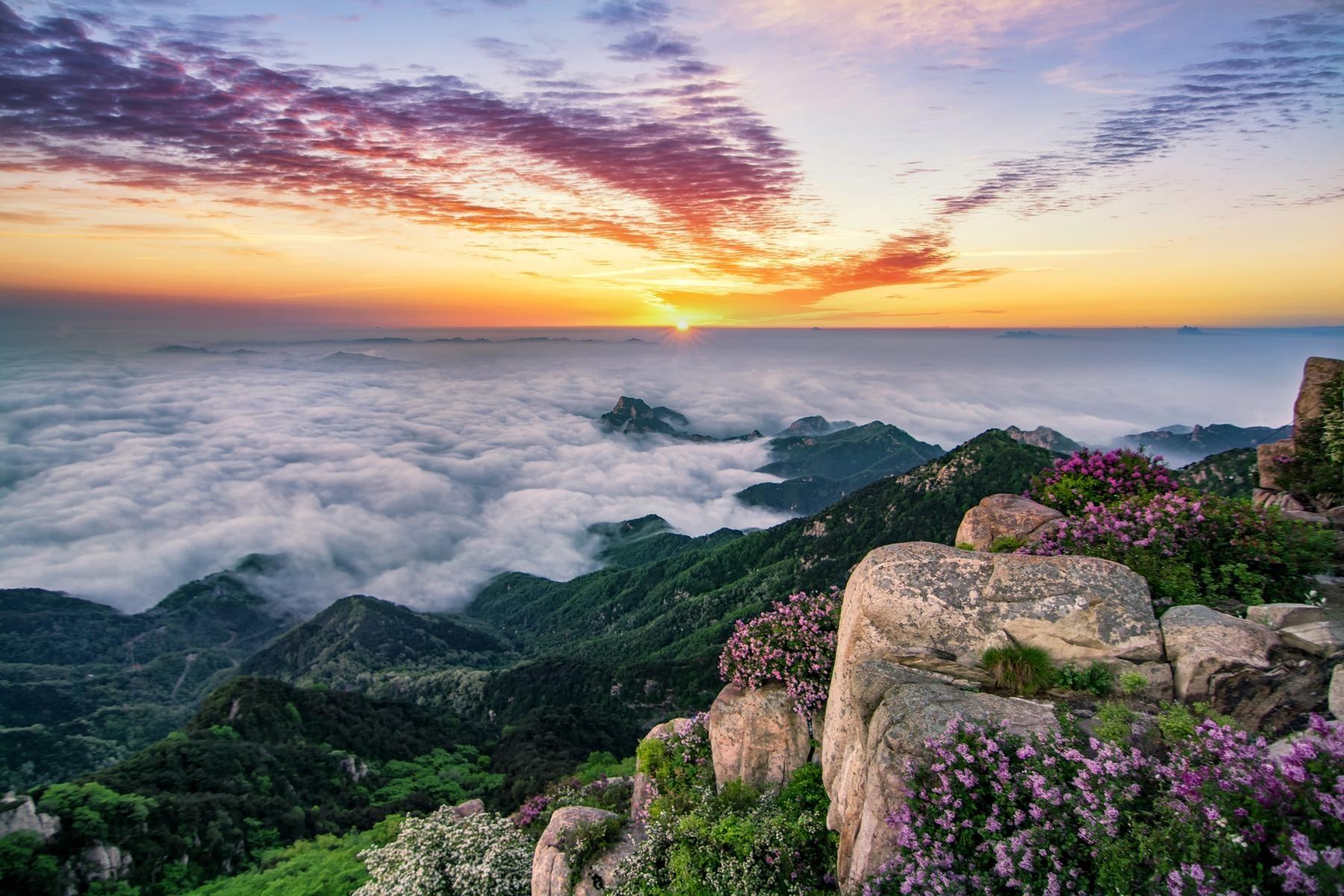 这4个宝藏地别错过～ 1泰山风景名胜区 夜爬泰山,欣赏壮丽日出,体验