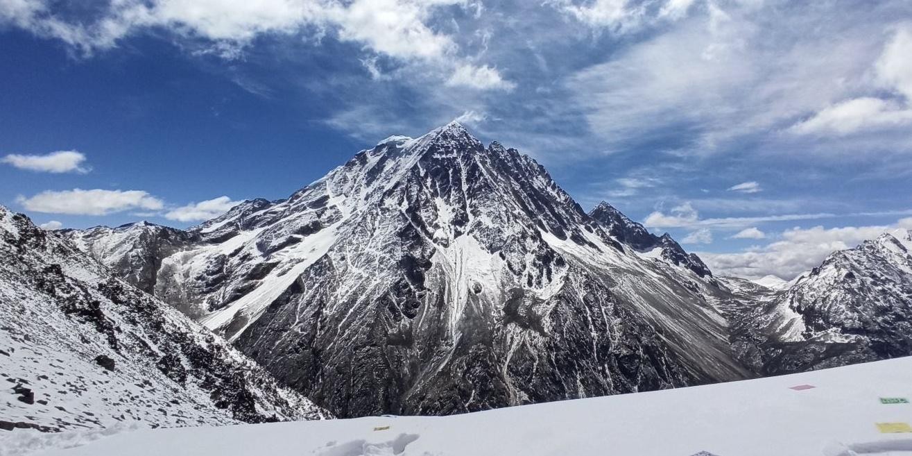 位于川西雪域高原,可以遥望雅拉雪山虽然这里不产大米,但产风景和风情