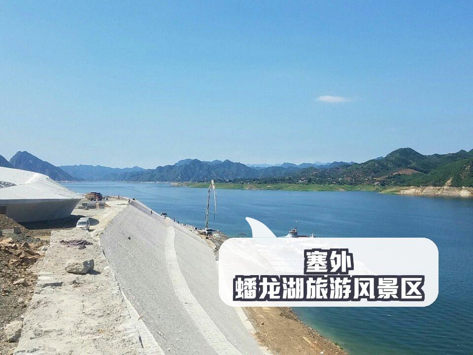 1 兴隆山景区 清凉的气温和美丽的水秀谷幽景观,是夏天的避暑胜地