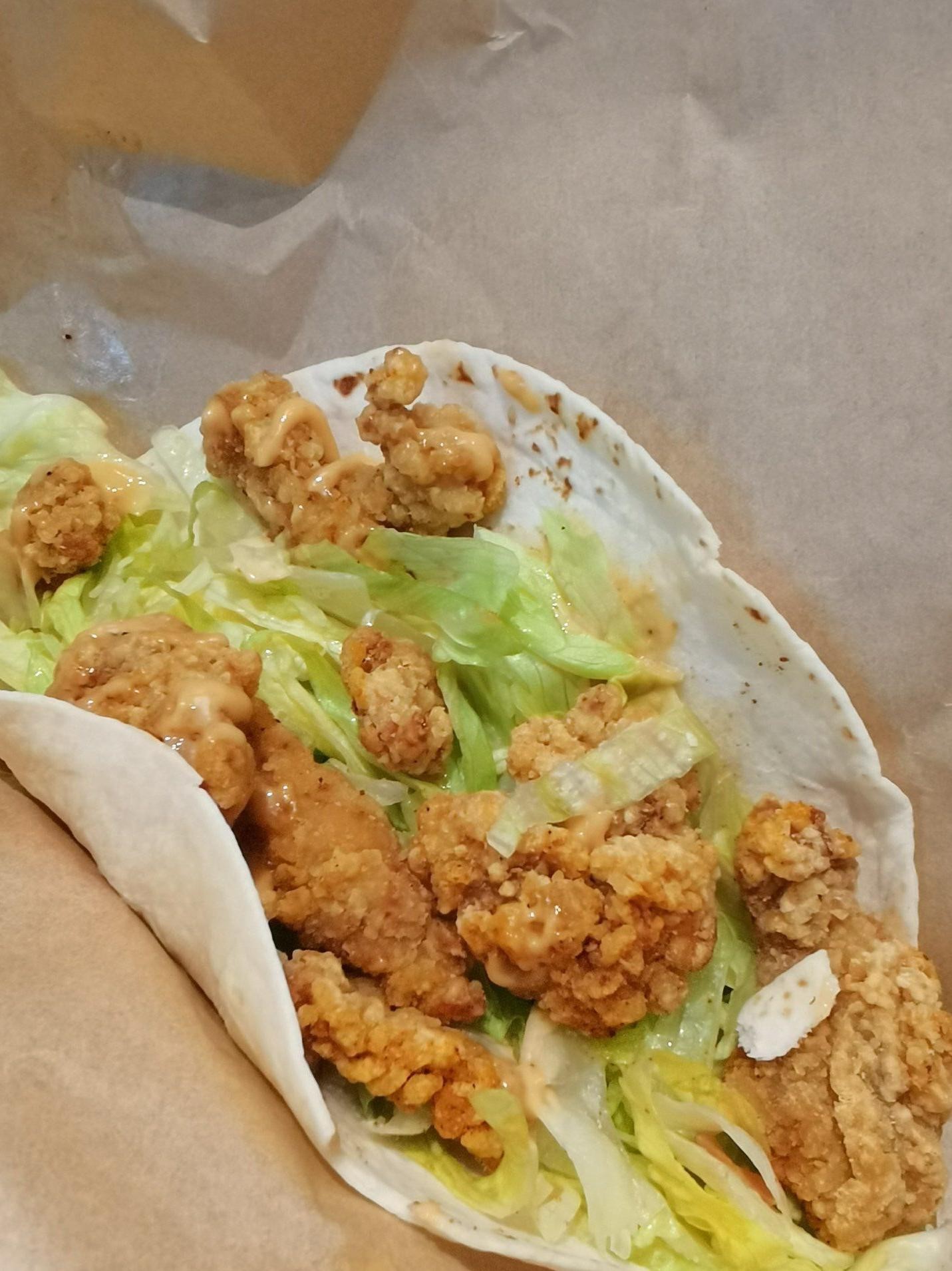 今天给大家种草的是tacobell塔可钟(嘉定宝龙店),玉米片酥脆香甜,两人