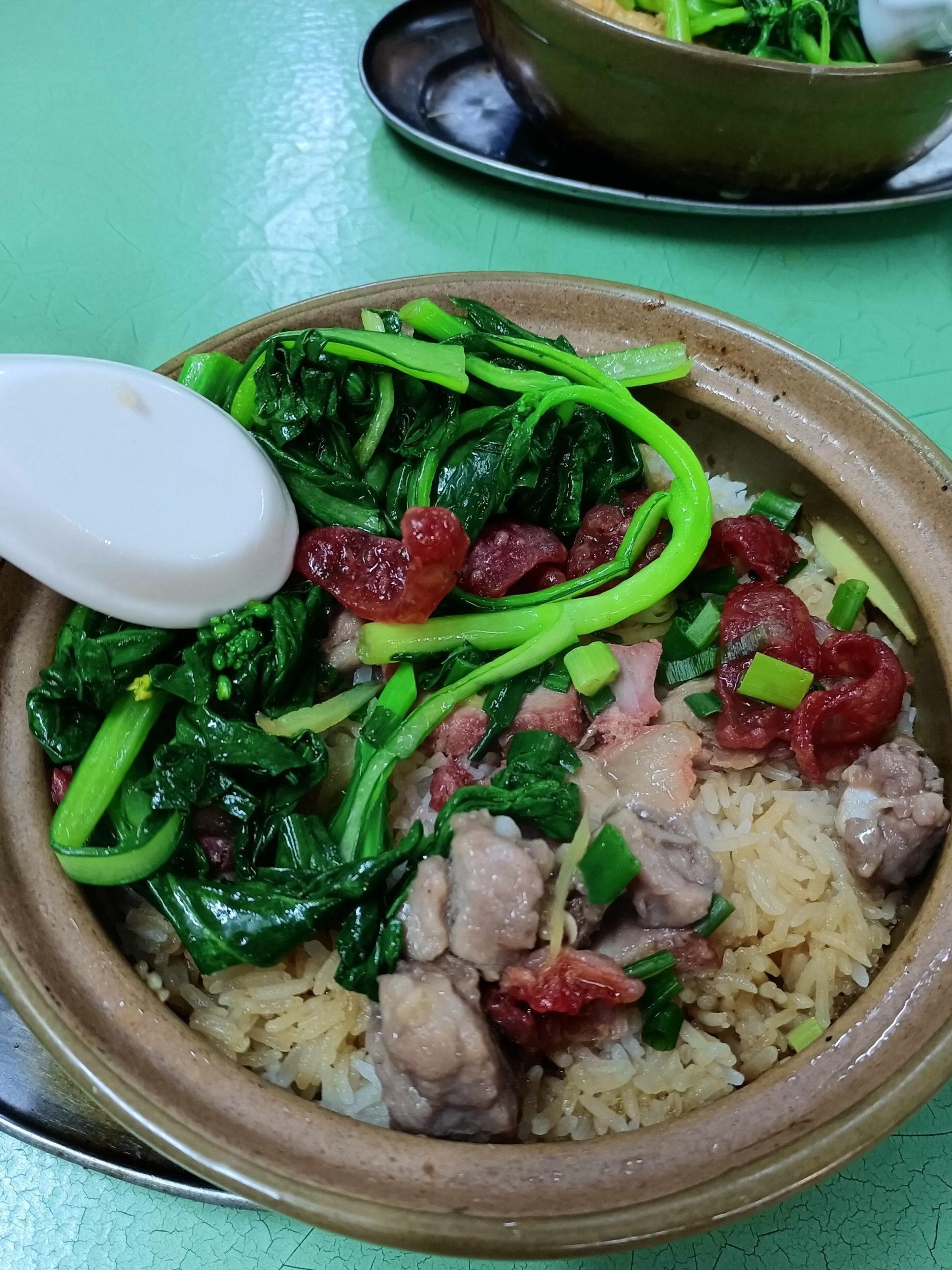 排骨鸽肾煲仔饭图片