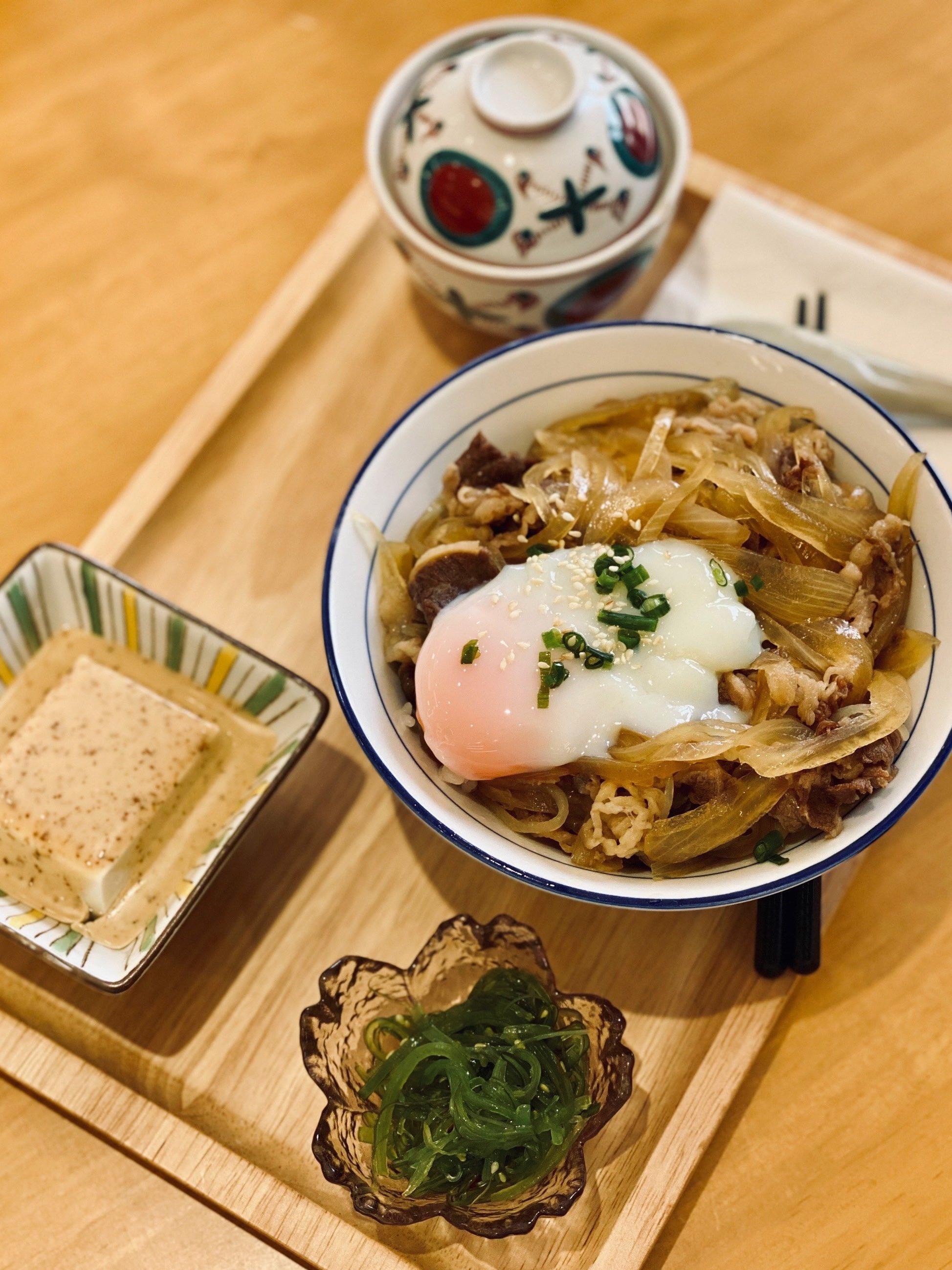 装扮少女温泉定食图片