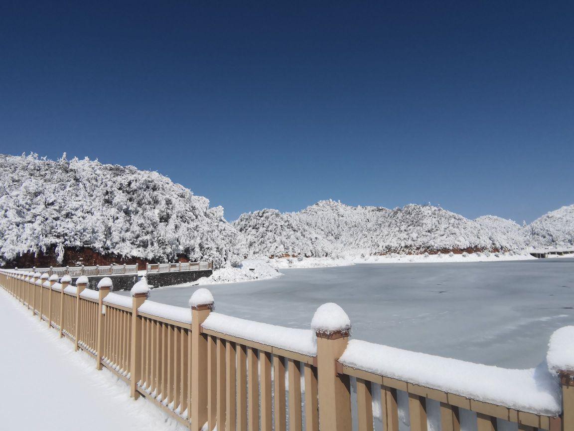 大熊山雪景图片