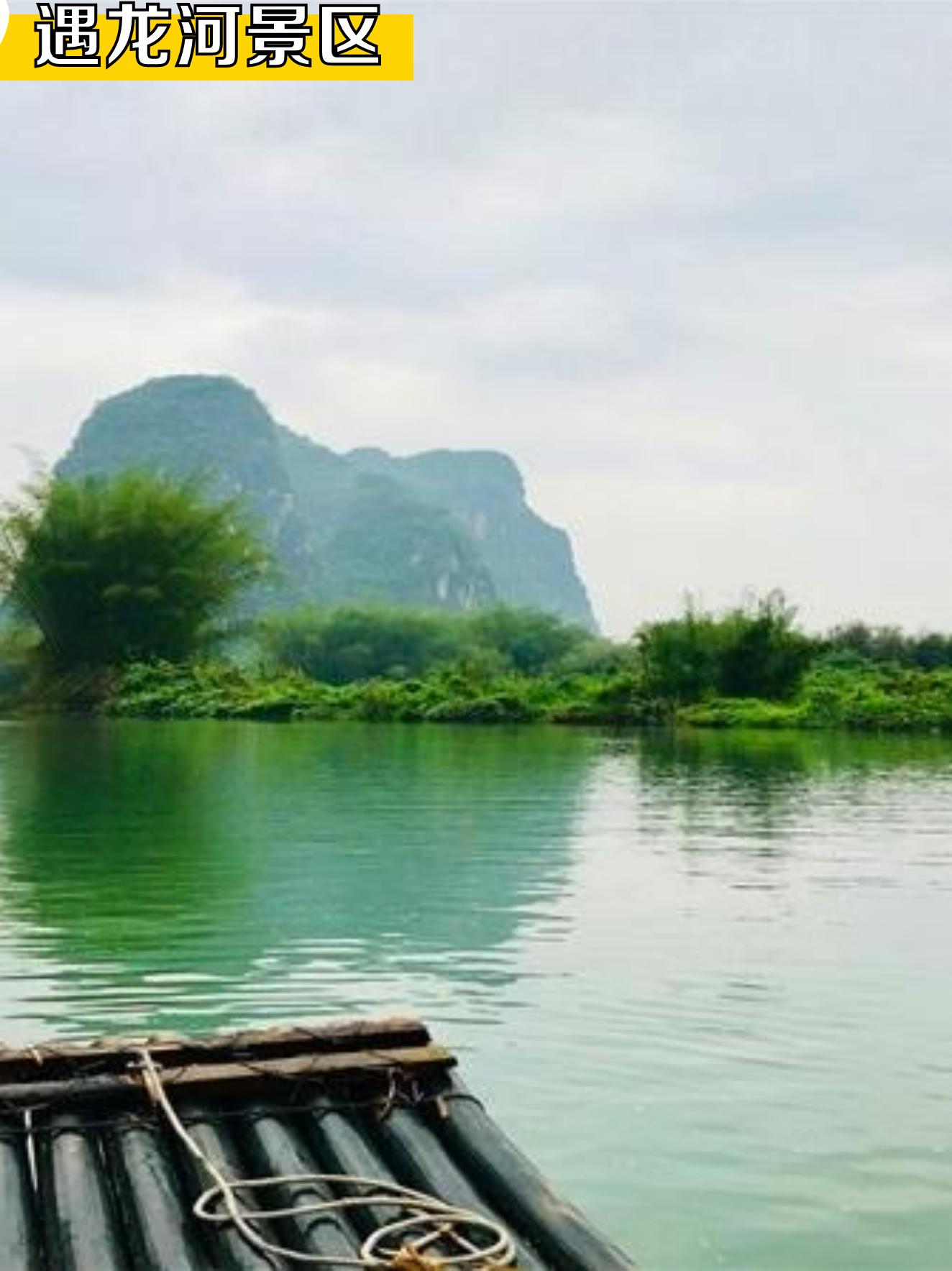 乘舟江上,感受水波荡漾,山峦叠翠的壮观景色