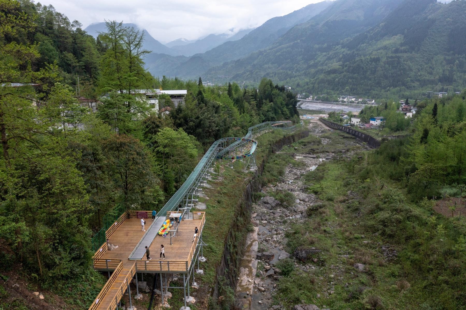 上午去: 金色清平景区 