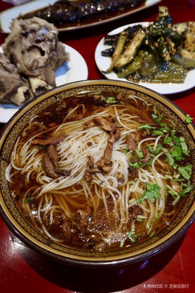 春雪大骨面(爱国楼店)