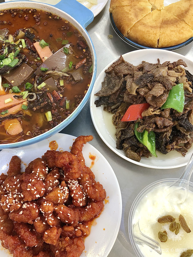 跑山猪土菜馆特色牦牛肉汤锅