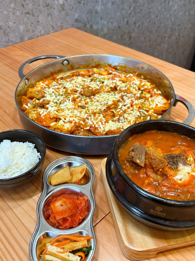 明洞·韩食虹苑剧场店