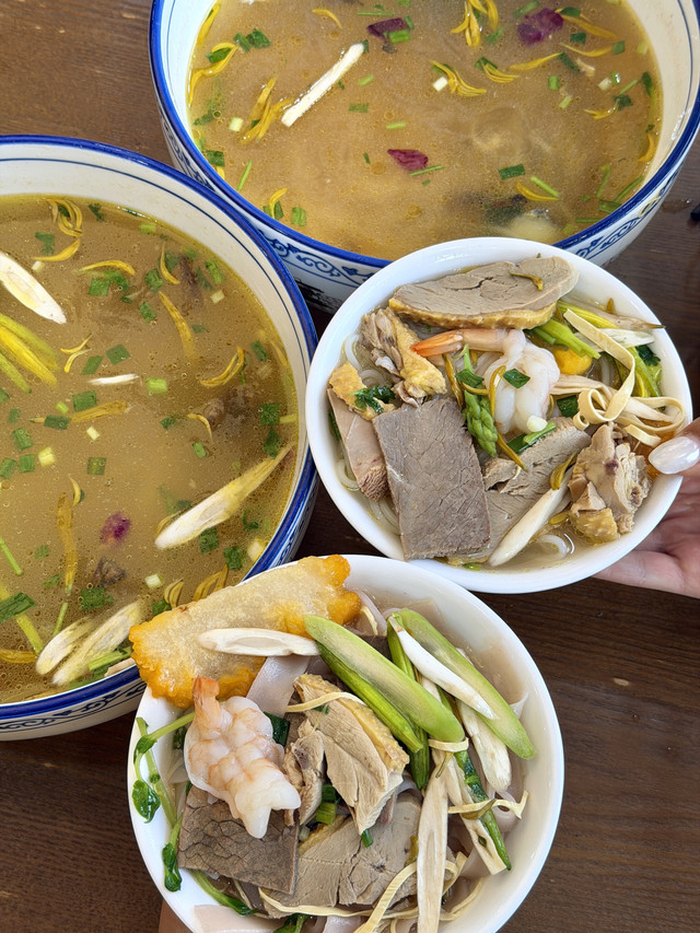 伊桥坊·蒙自清真过桥米线(盘龙店)