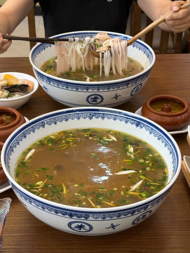 伊桥坊·蒙自清真过桥米线(盘龙店)