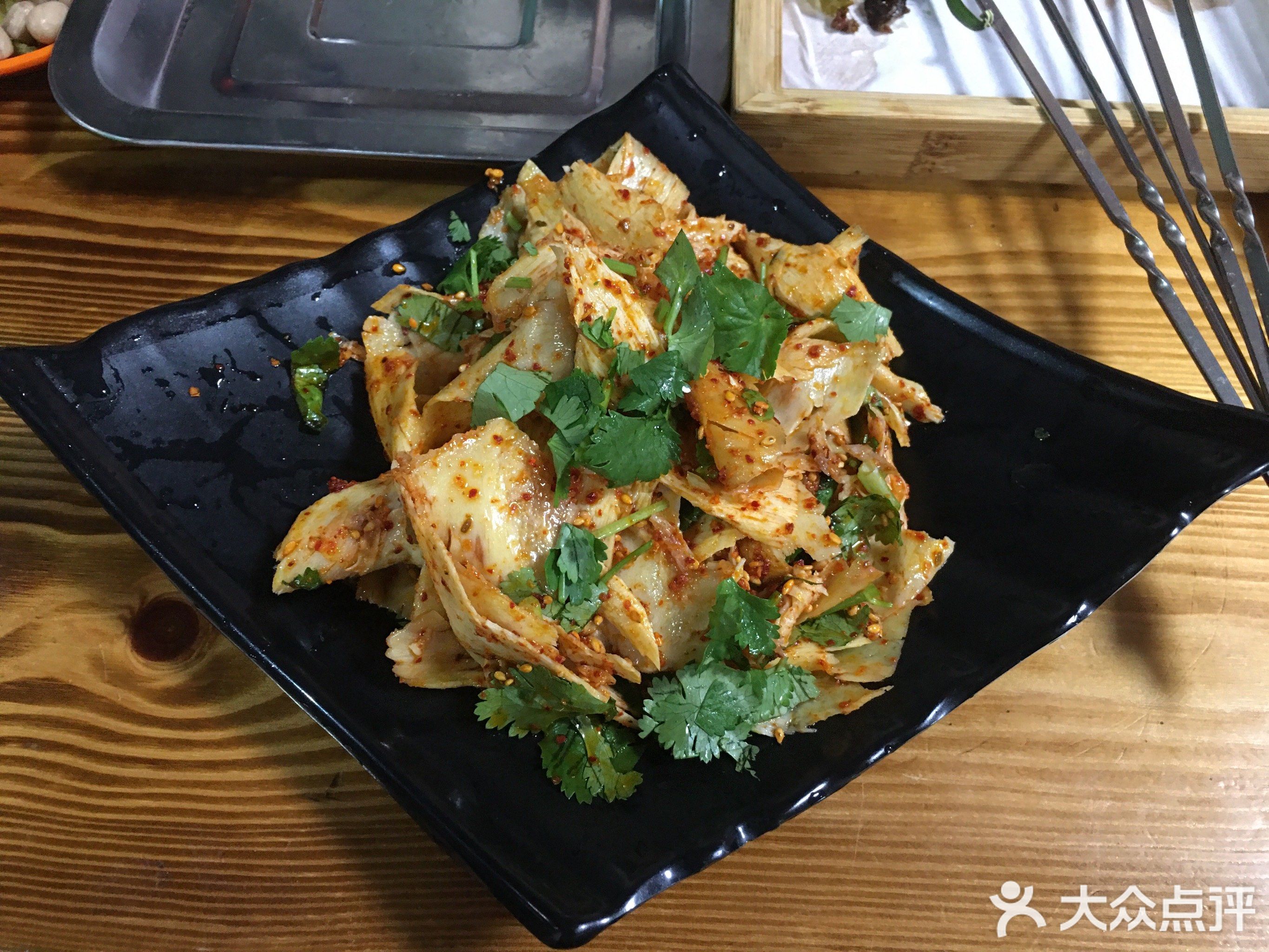 新起点·东北烧烤店