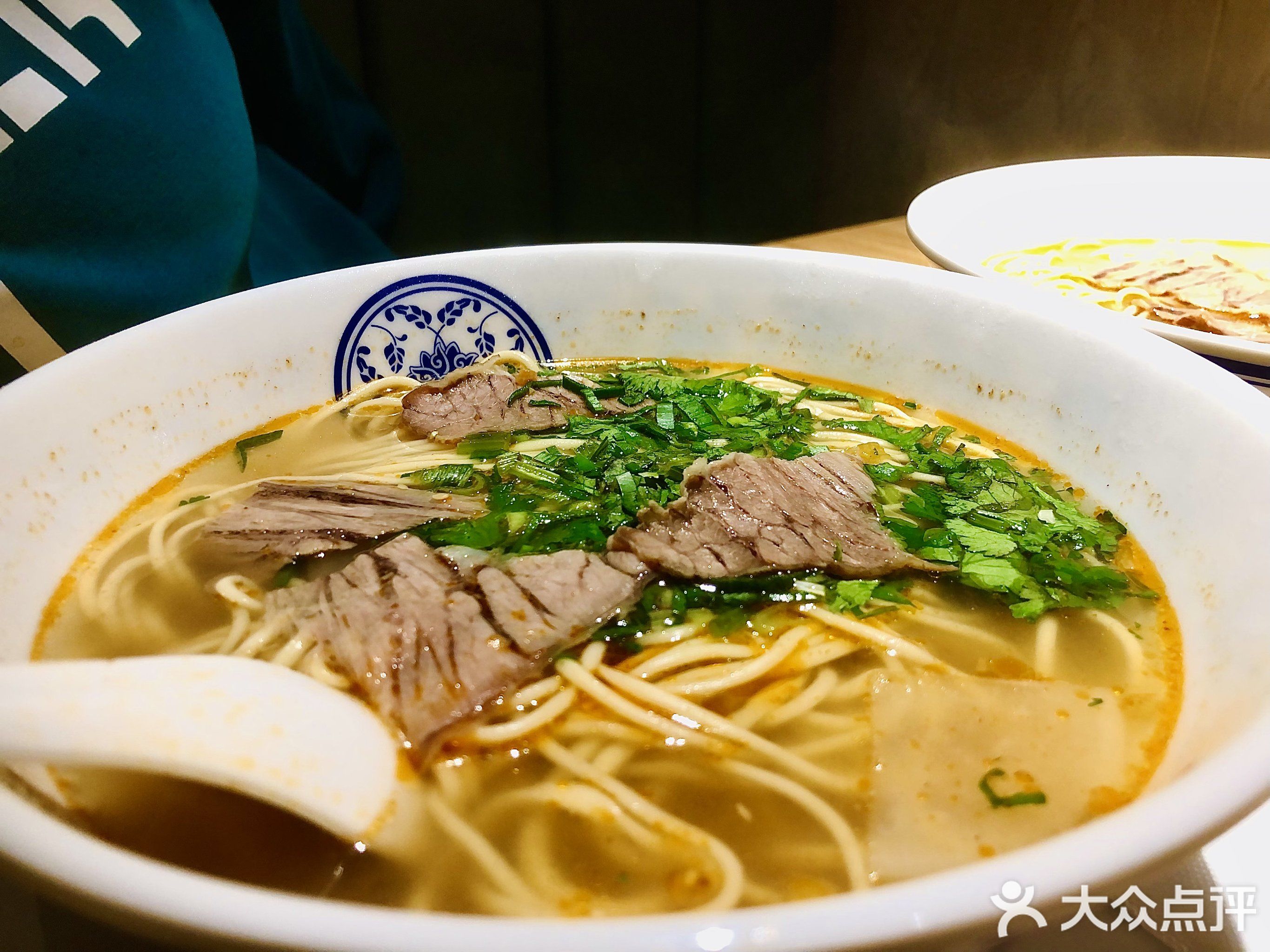 华誉兰州拉面(大世界商住大厦店)