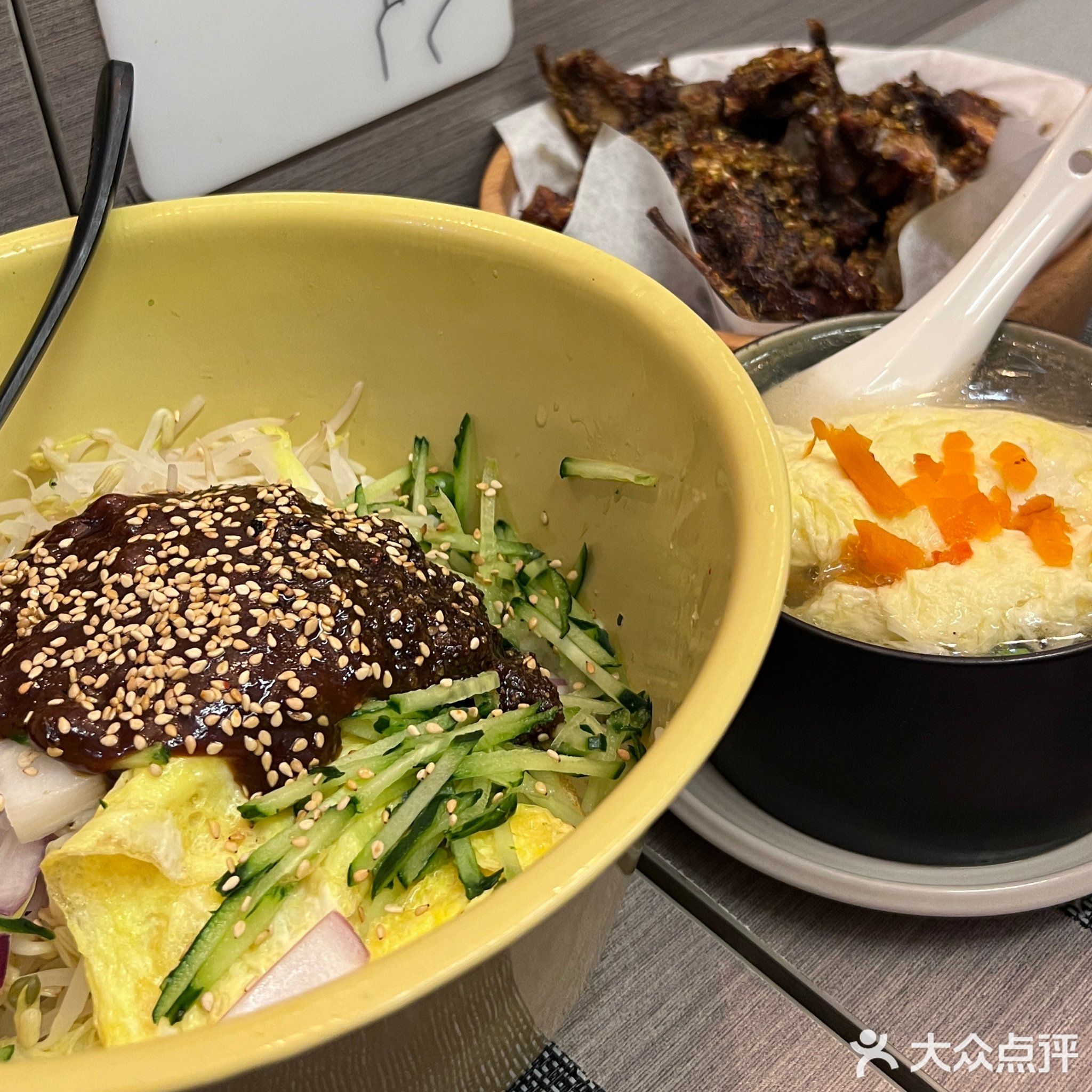 巷子里大树食堂