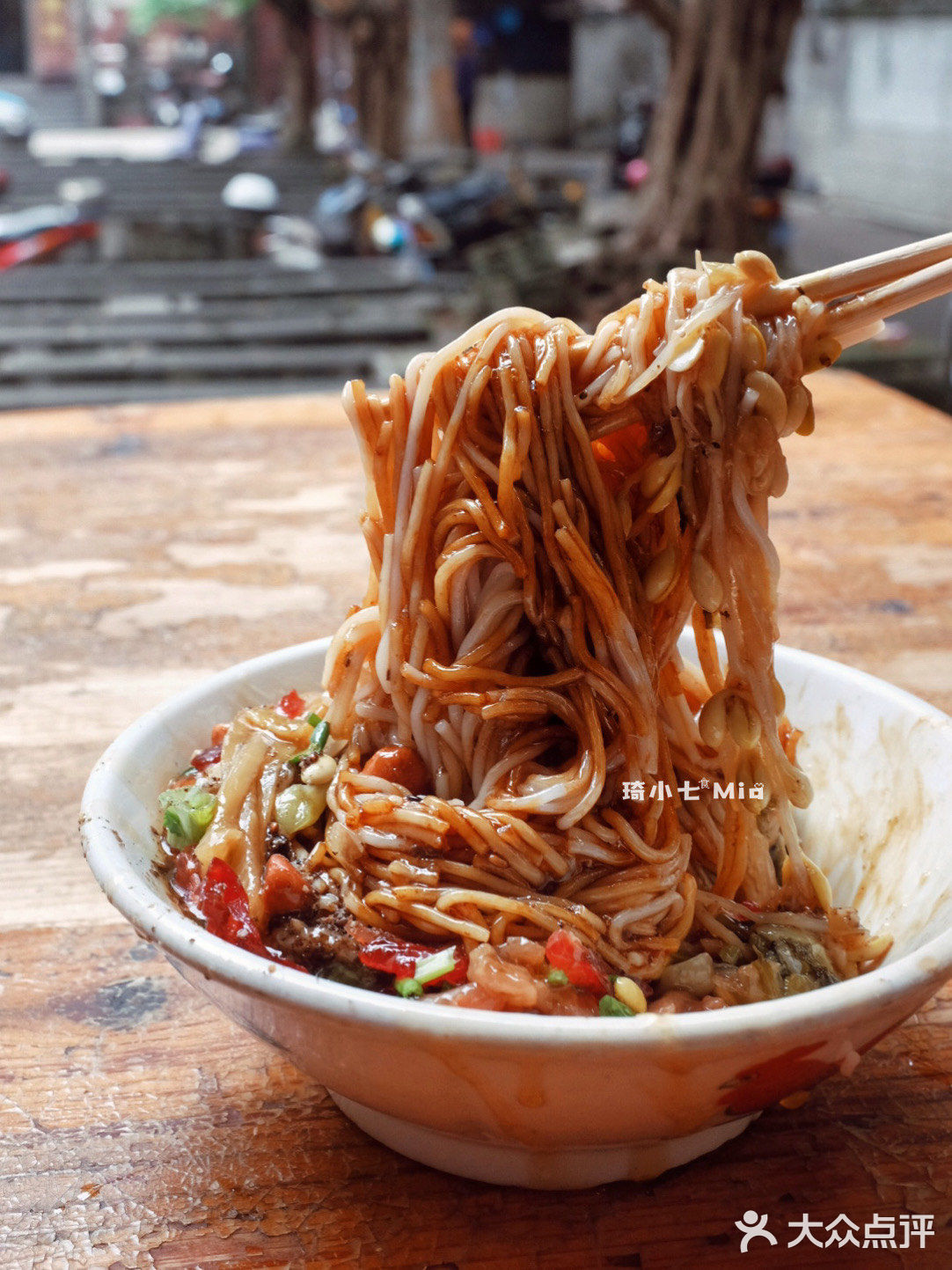 戏台上燕姐正宗海南粉老店