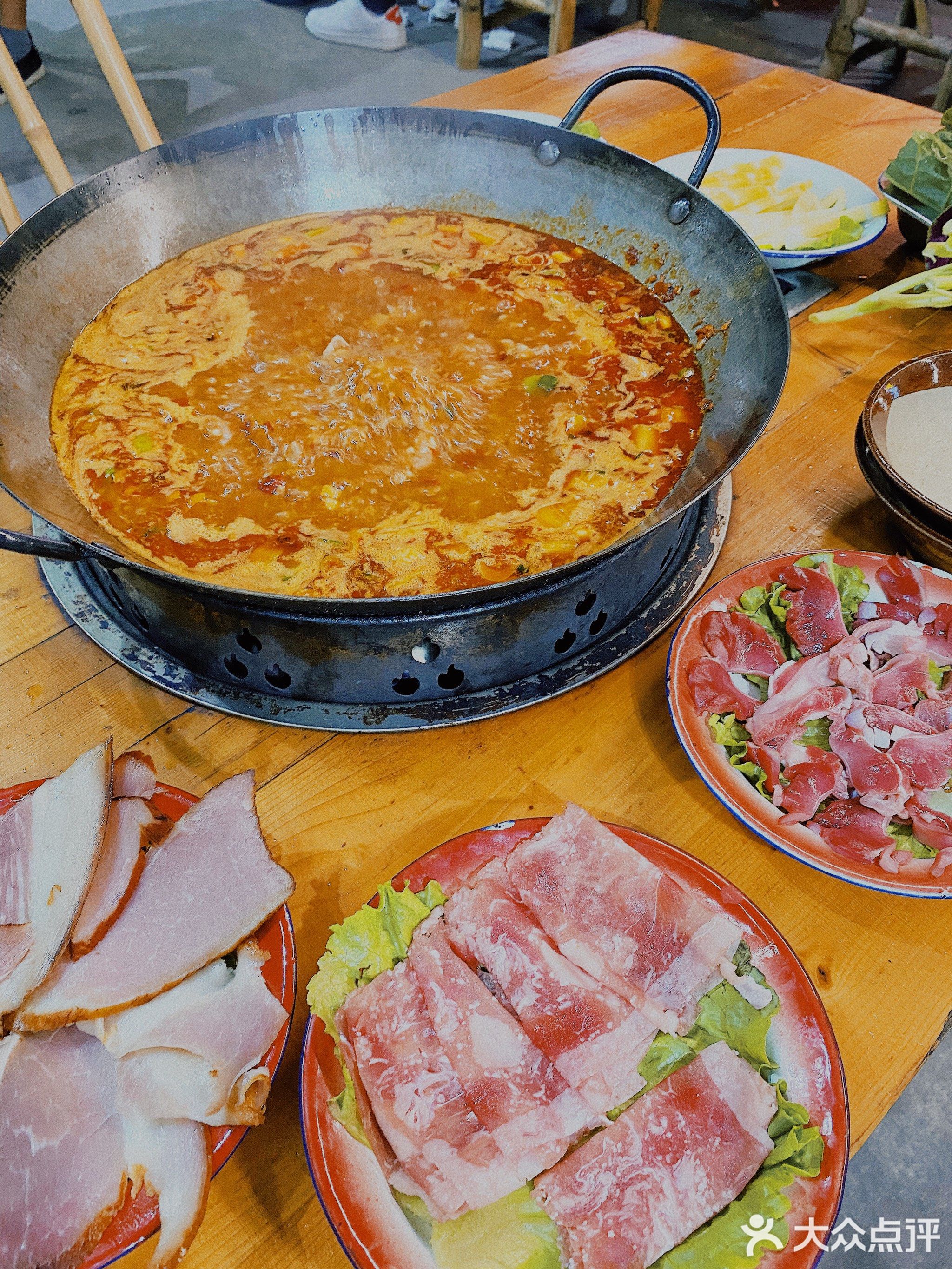 捞肉肉地摊火锅