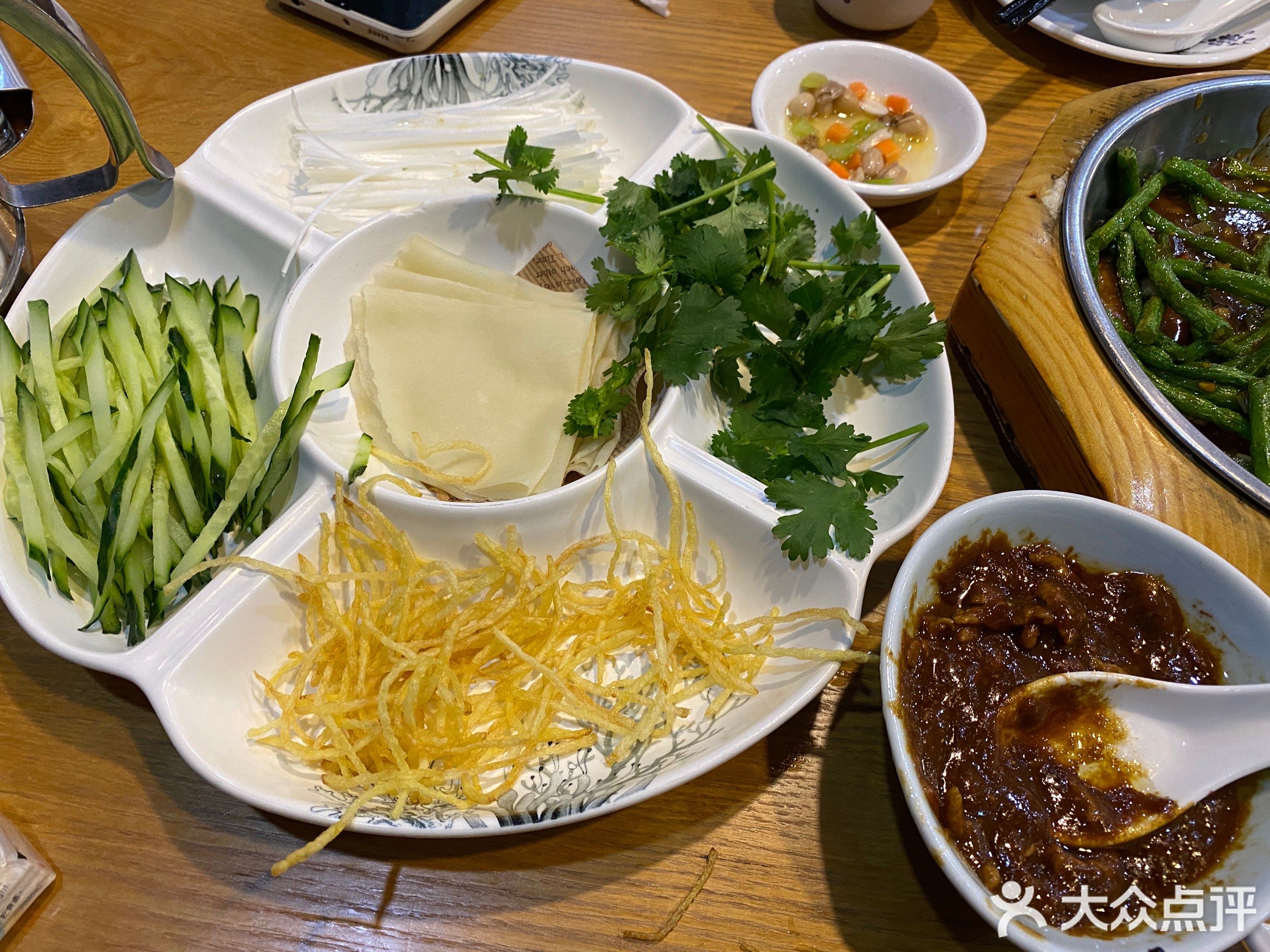 哈尔滨酱骨馆·铁锅炖(五邑城店)
