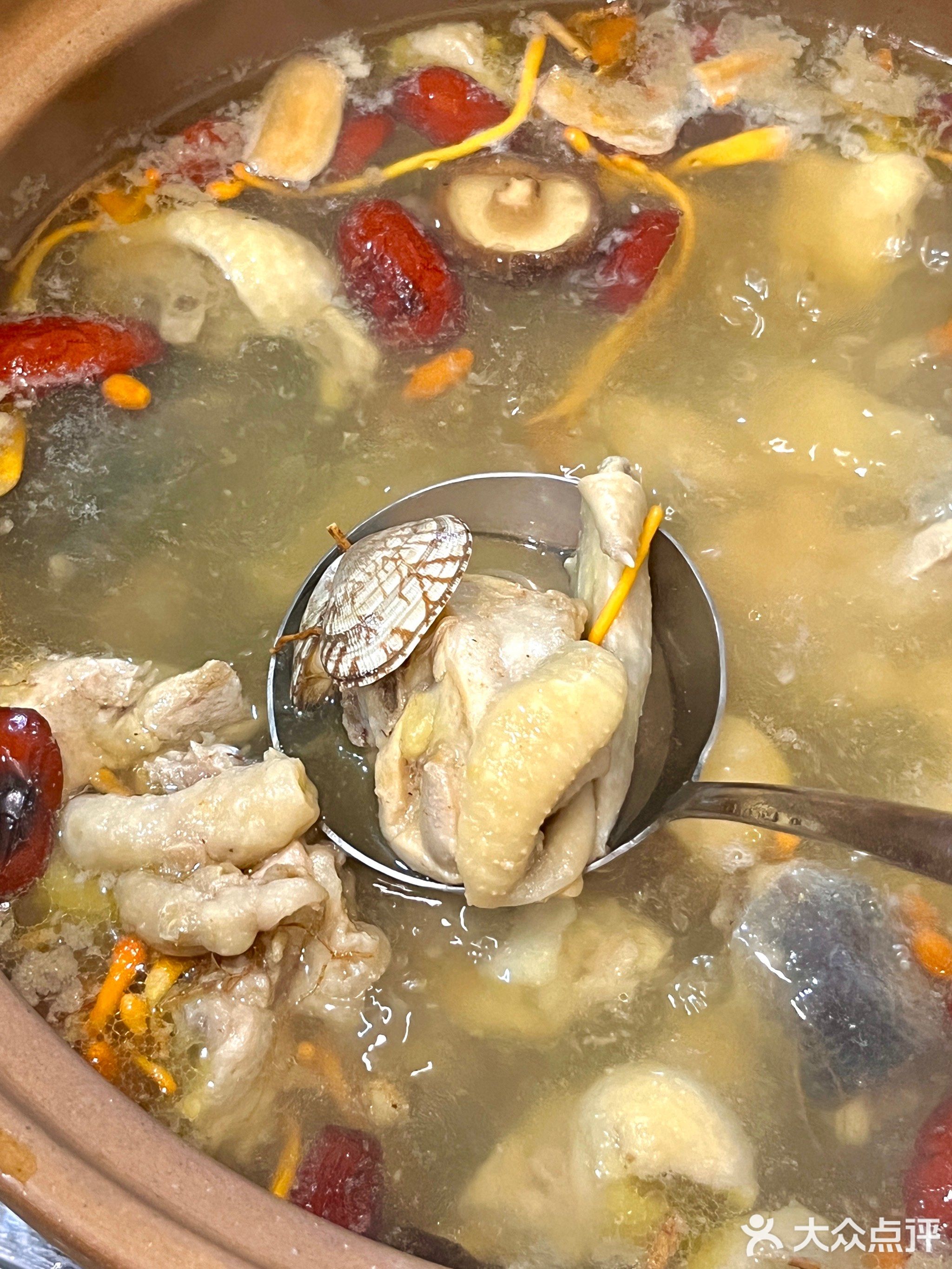 吹佬碳炉鸡煲(新芜店)