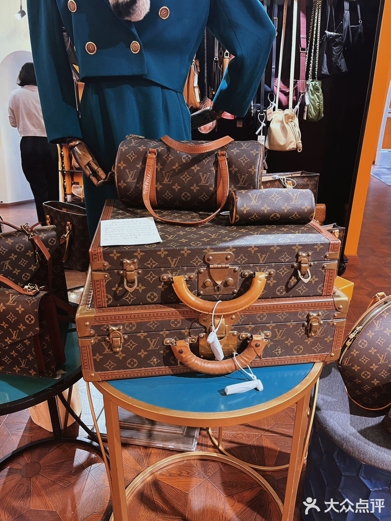 HENNNJ VINTAGE痕迹中古(长江和集店)