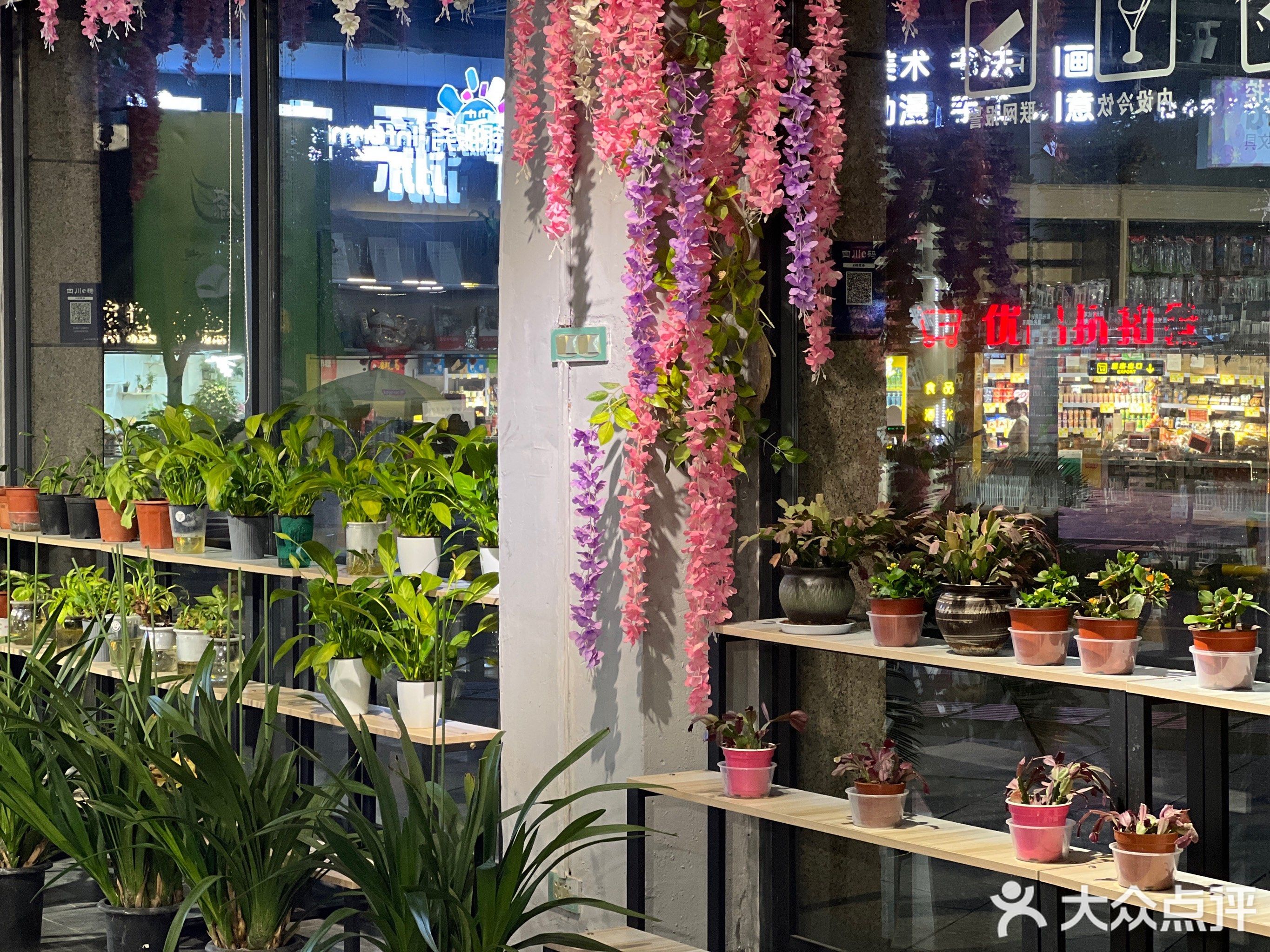 轩源书店(裕丰寰宇华府店)