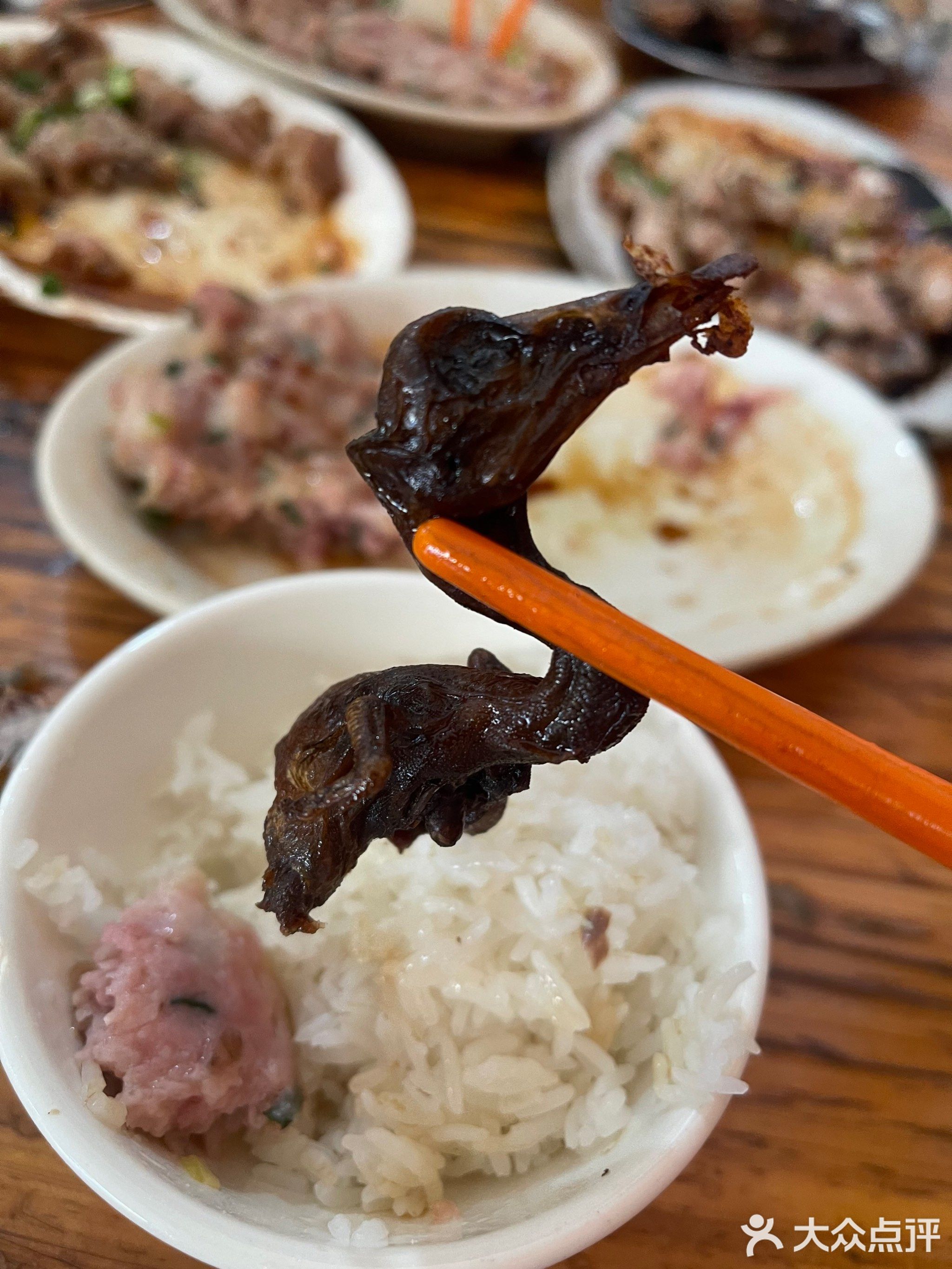 致强食店排骨饭