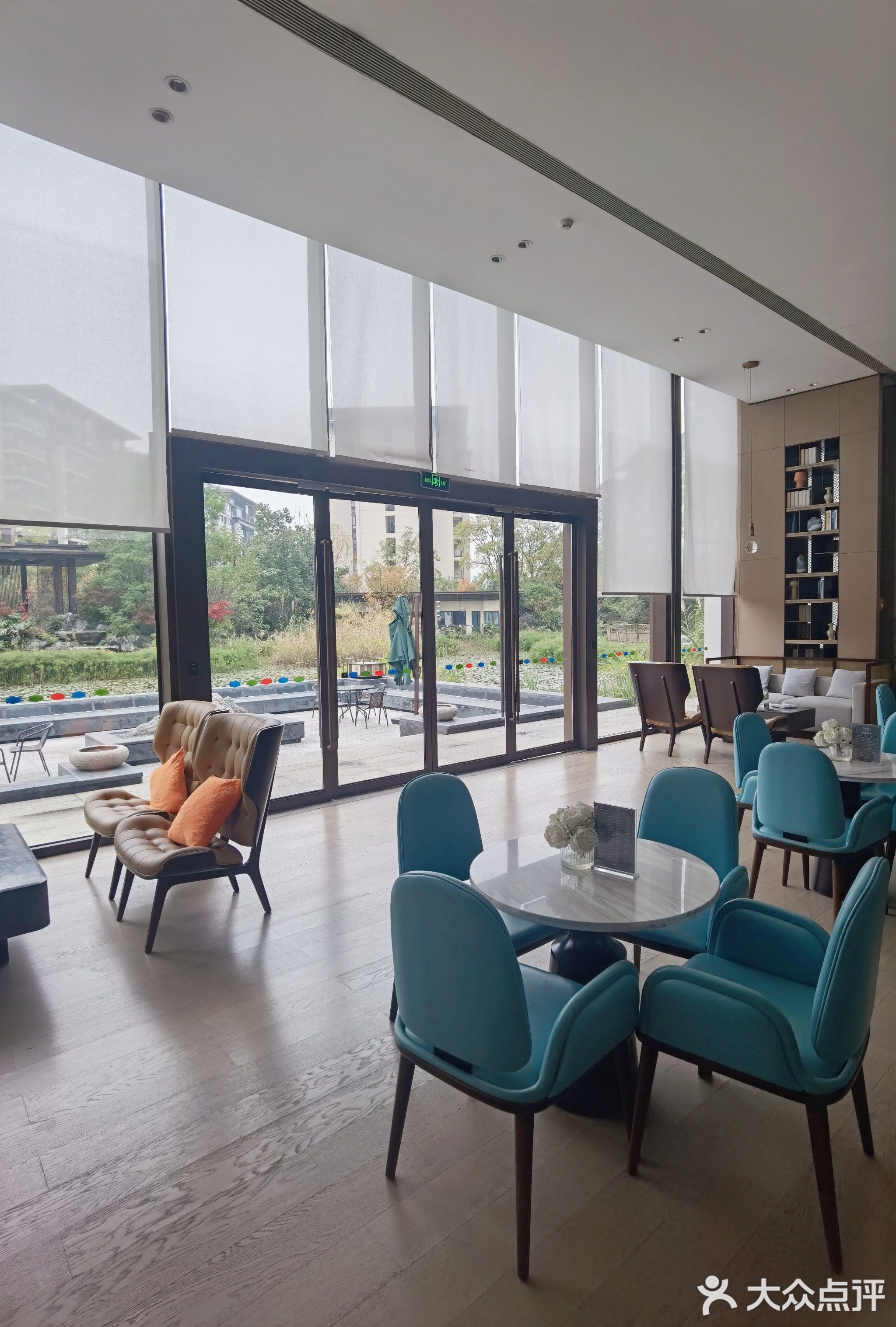 叶串串油炸烤鱼(邦泰国际社区店)
