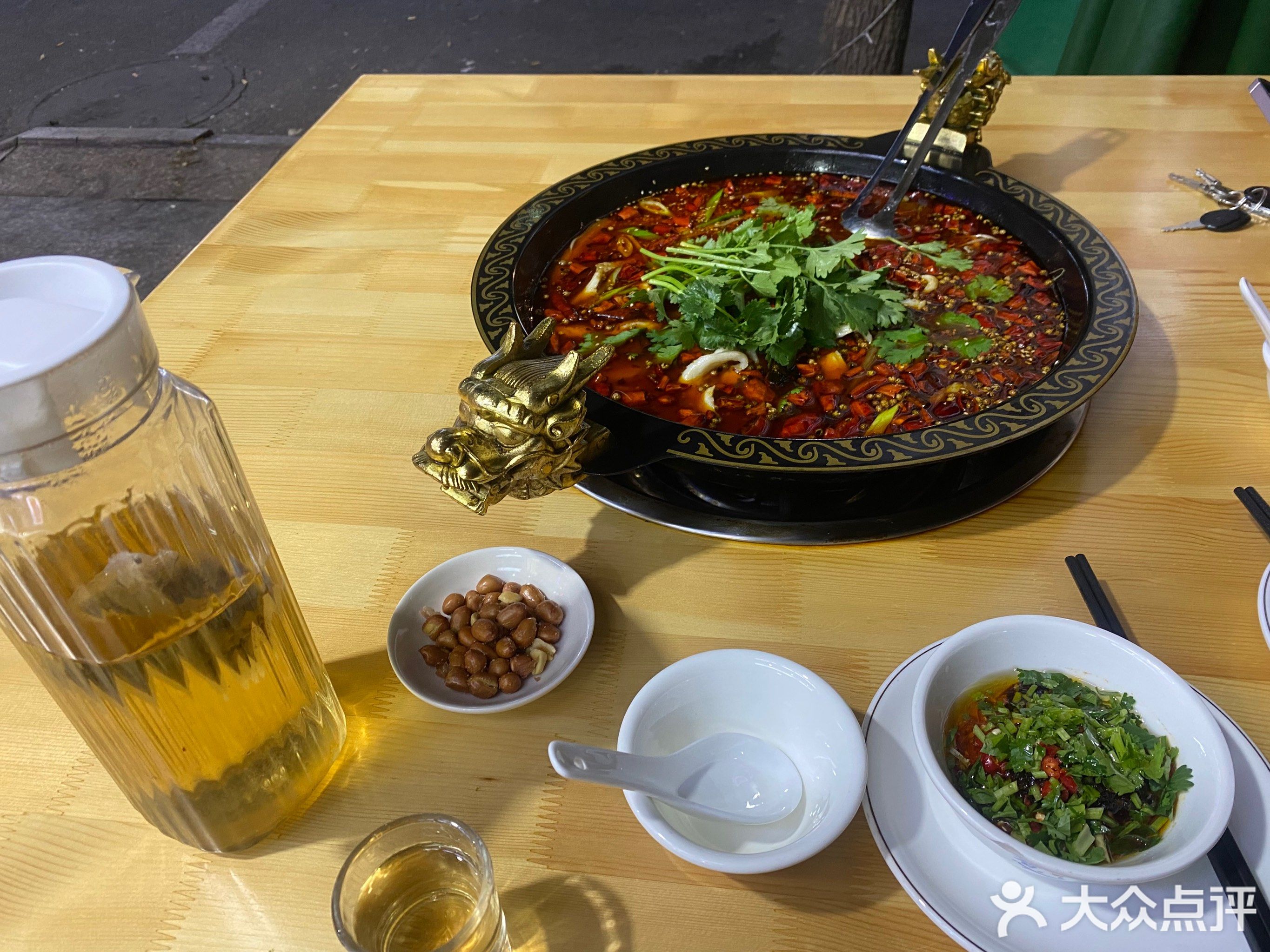 荣荣美蛙鱼自助火锅