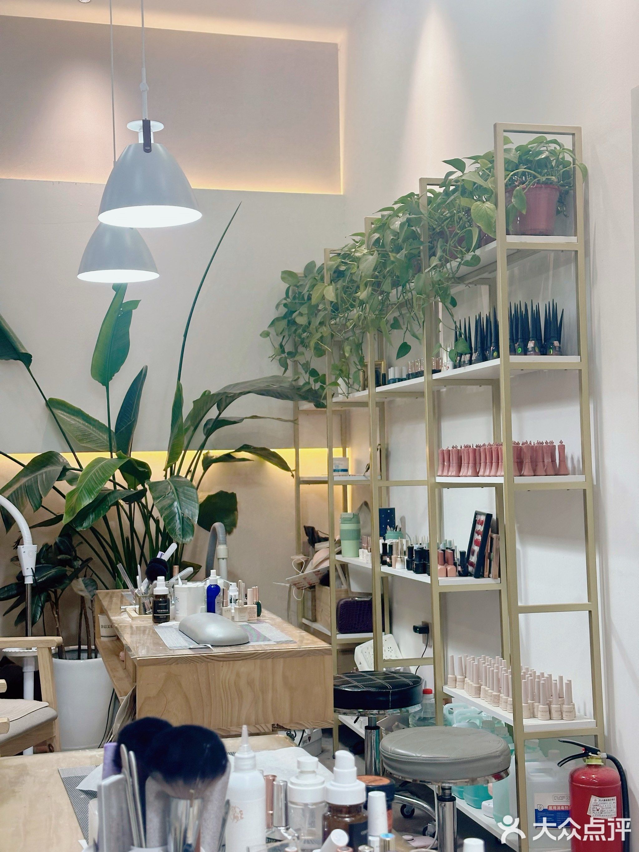 静彩轻奢美肌美甲美睫(南宫店)