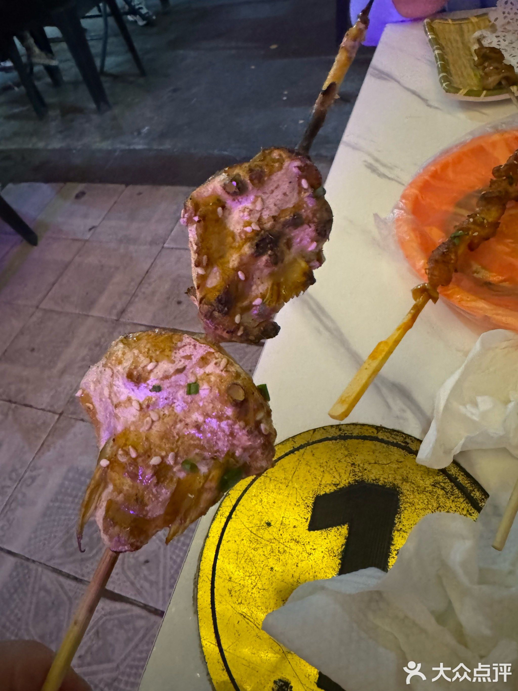 欢聚八点半烧烤夜宵店