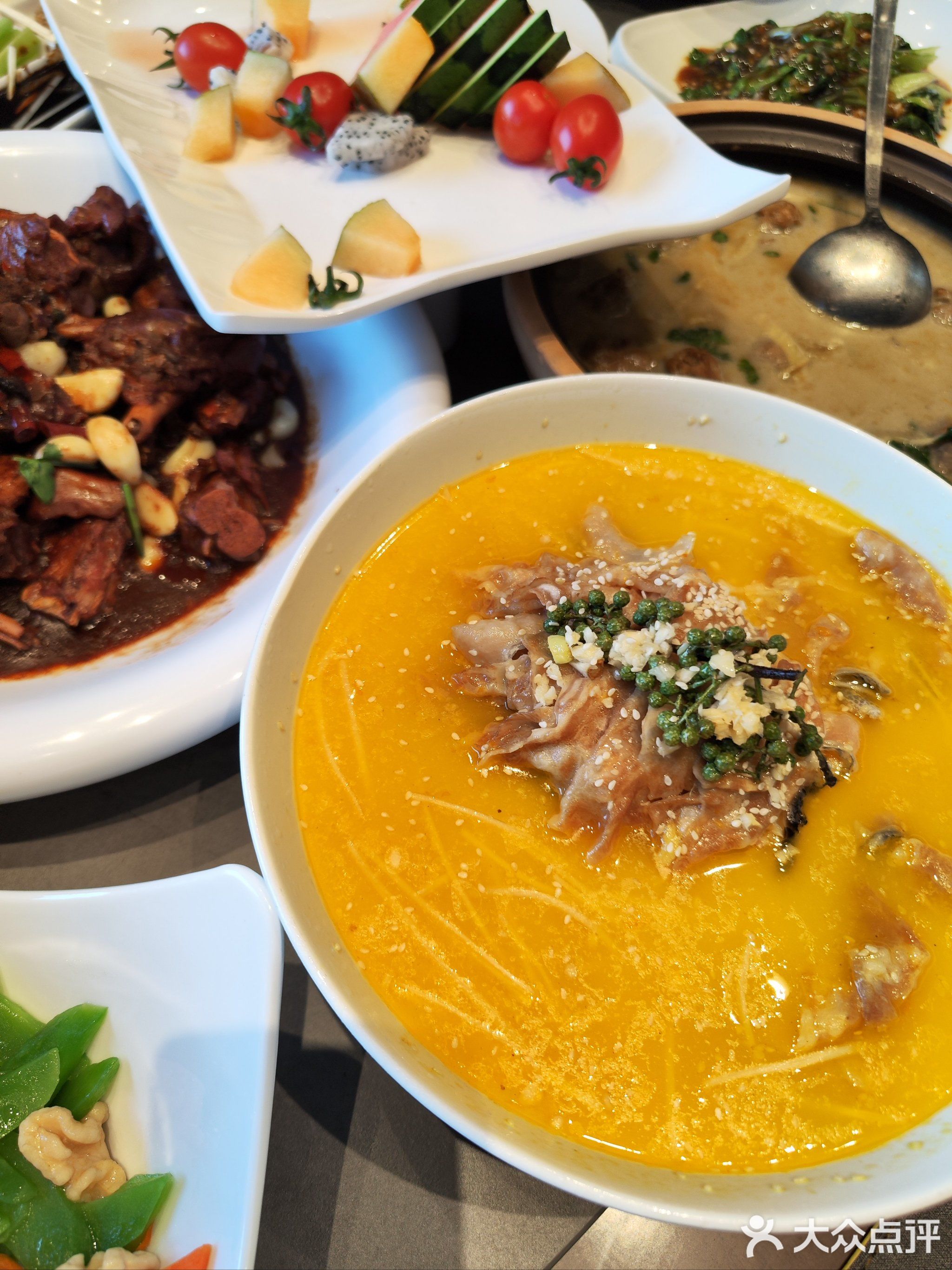 悦海食酒店(君临国际广场店)