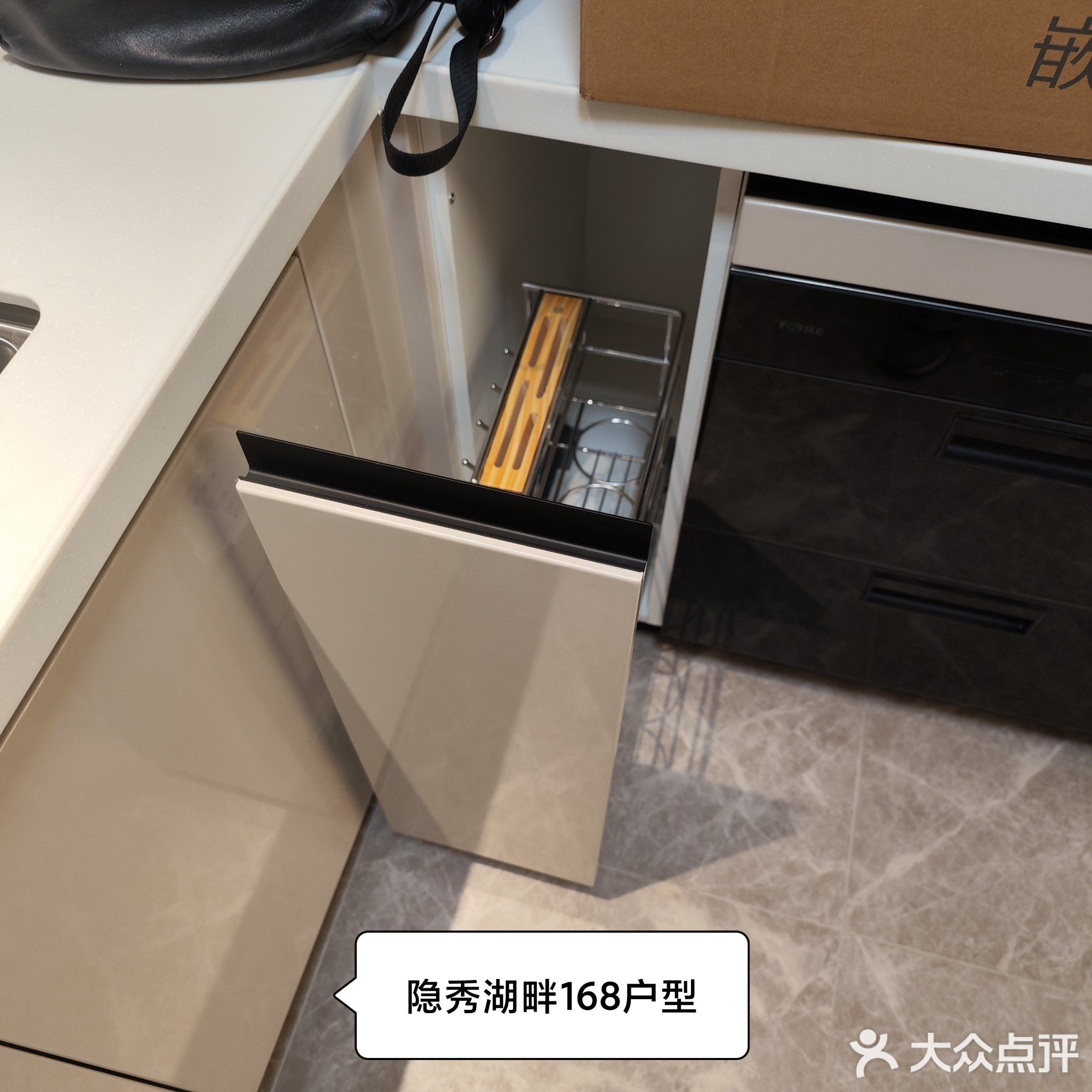 隐秀湖畔