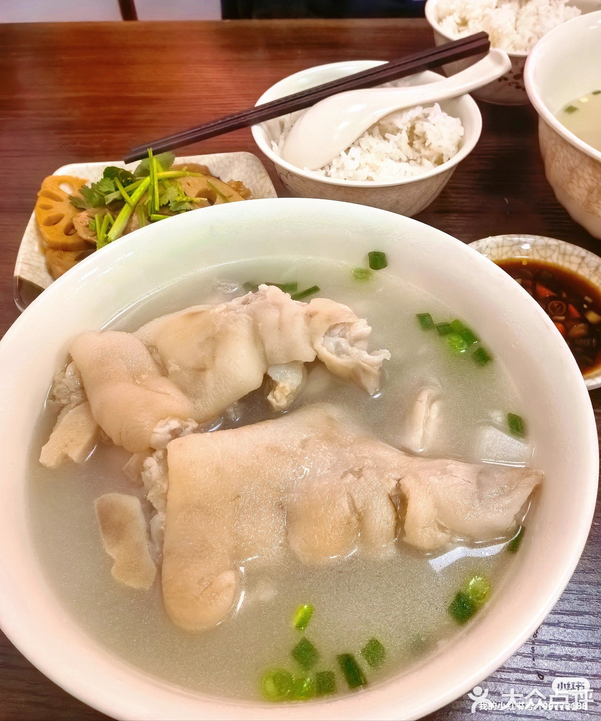 杨小厨成都蹄花汤(吉大店)