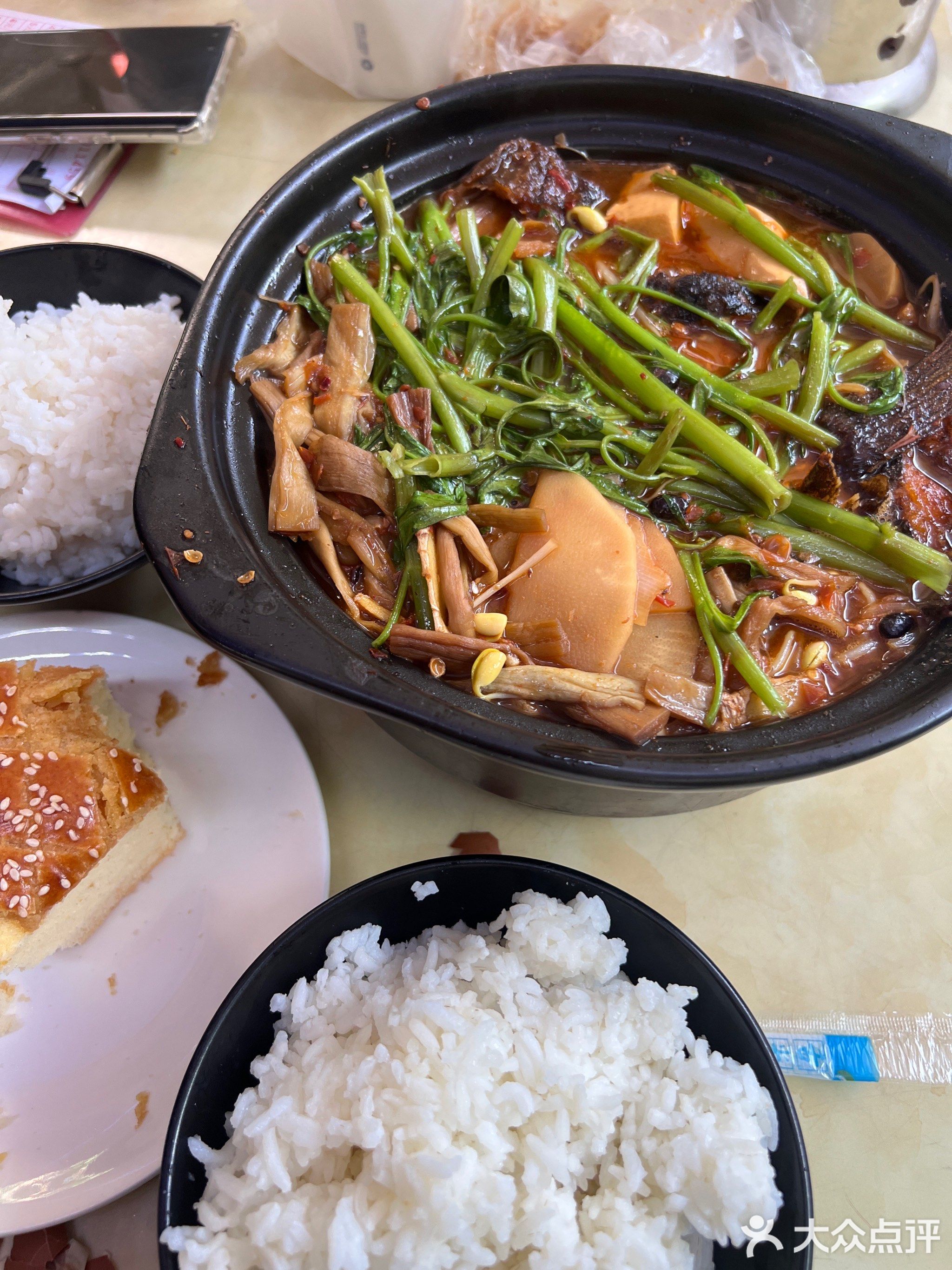 榕树下茶餐厅鱼煲烧烤(下坎东店)