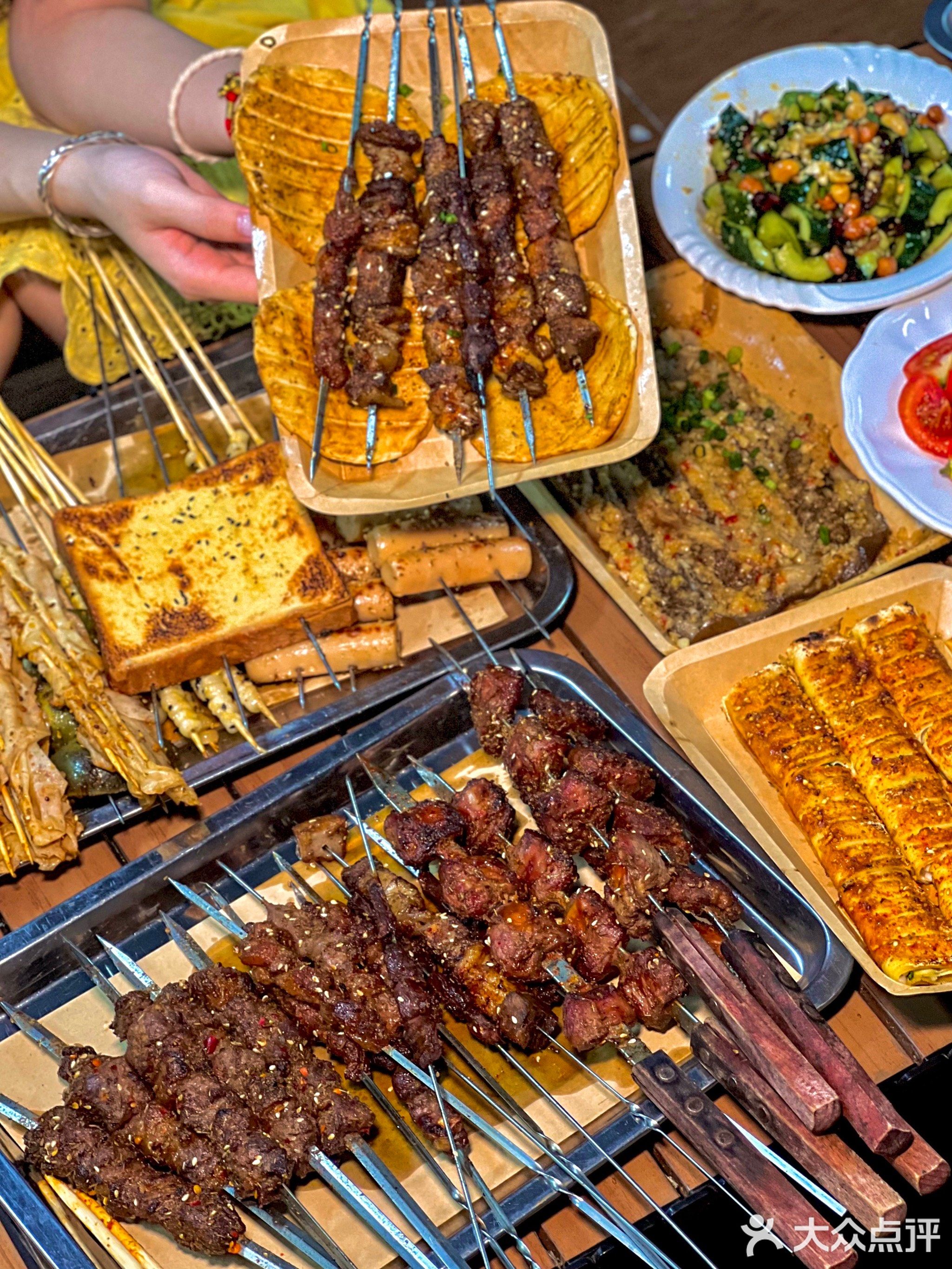 海口利锦美食园