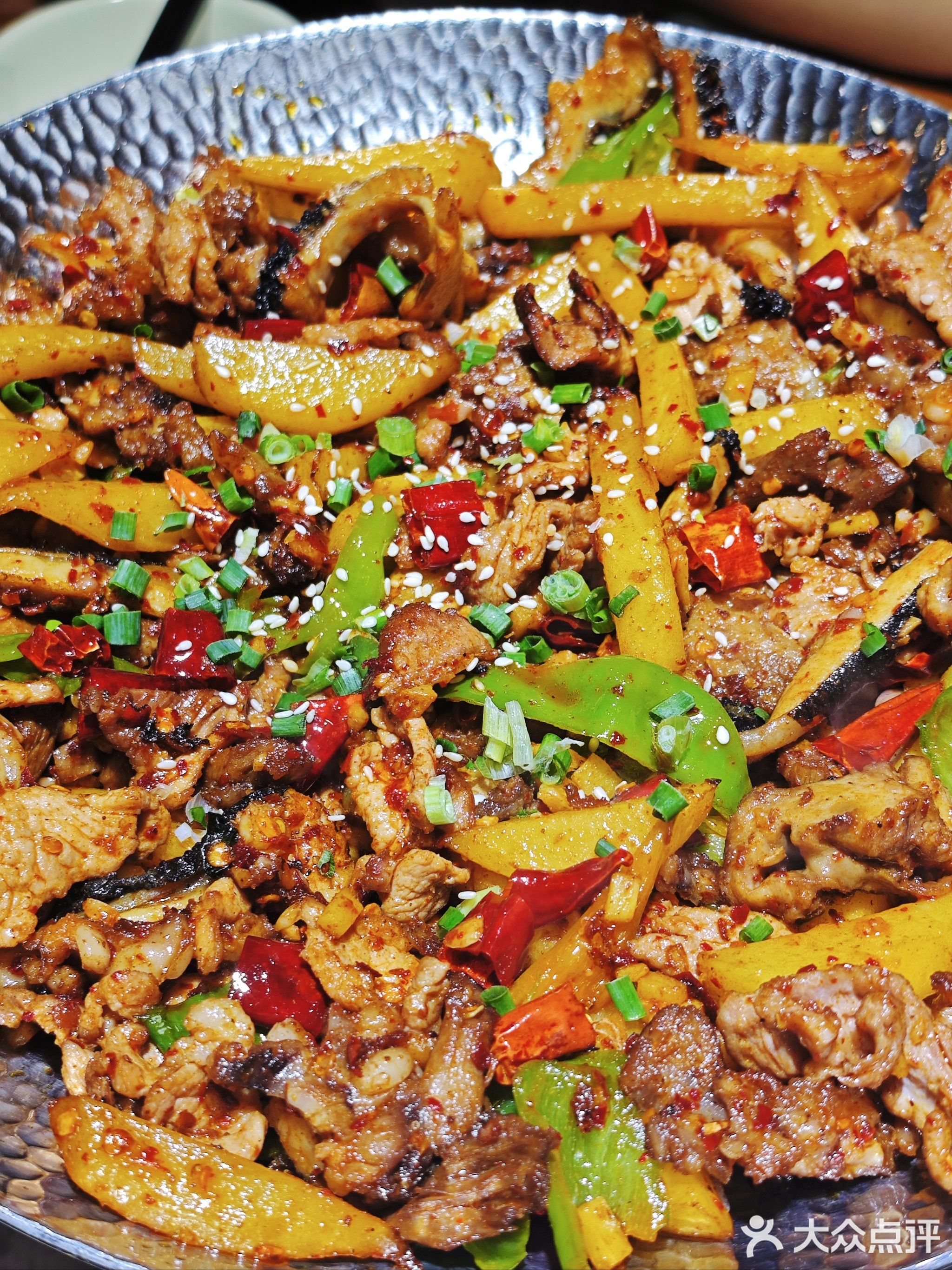 寻湘记湘西民间原味餐厅(铂金公寓店)