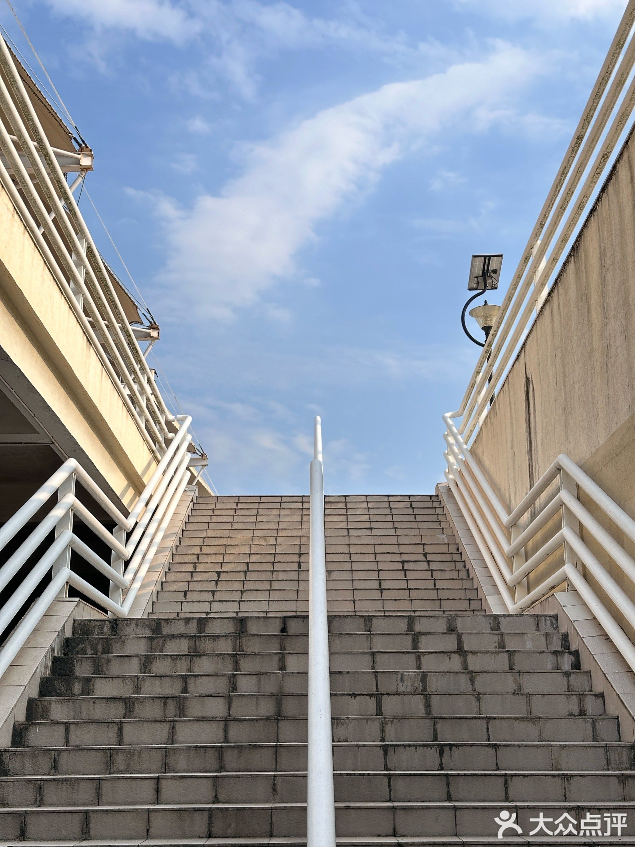 广东工业大学(大学城校区)体育场