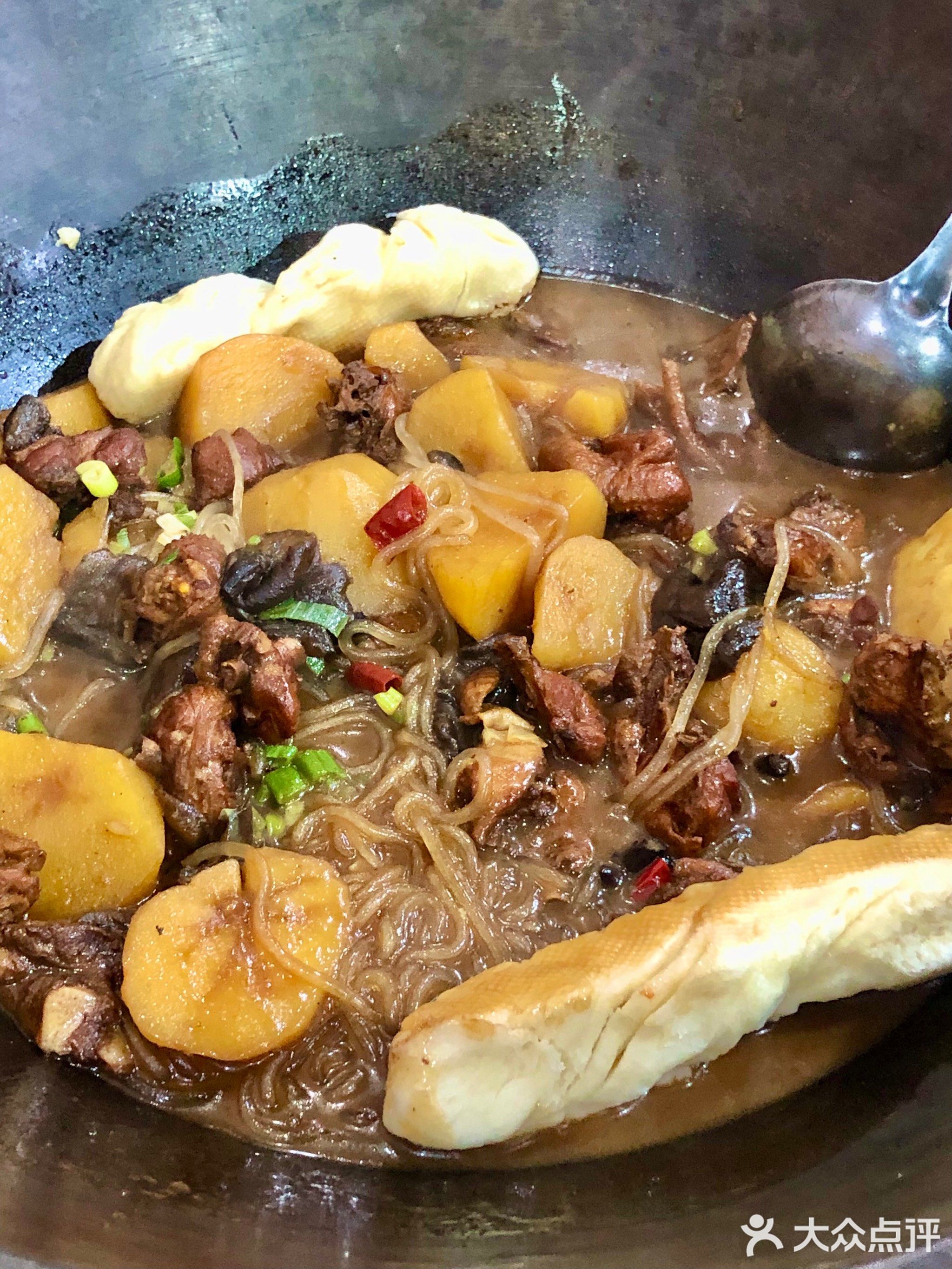 乡村一家人铁锅炖烤肉(鹏劳公寓店)