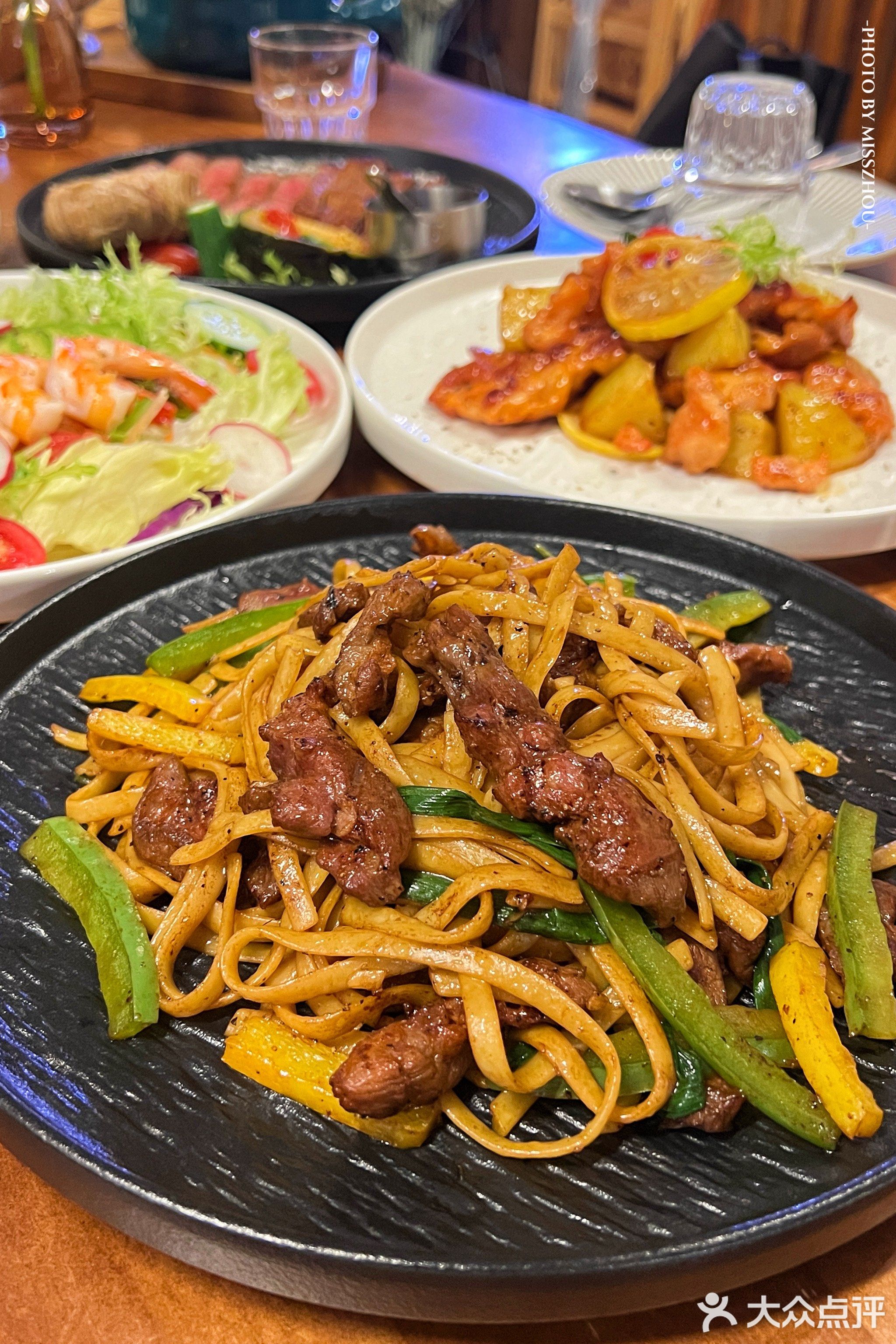 荷李活西餐厅