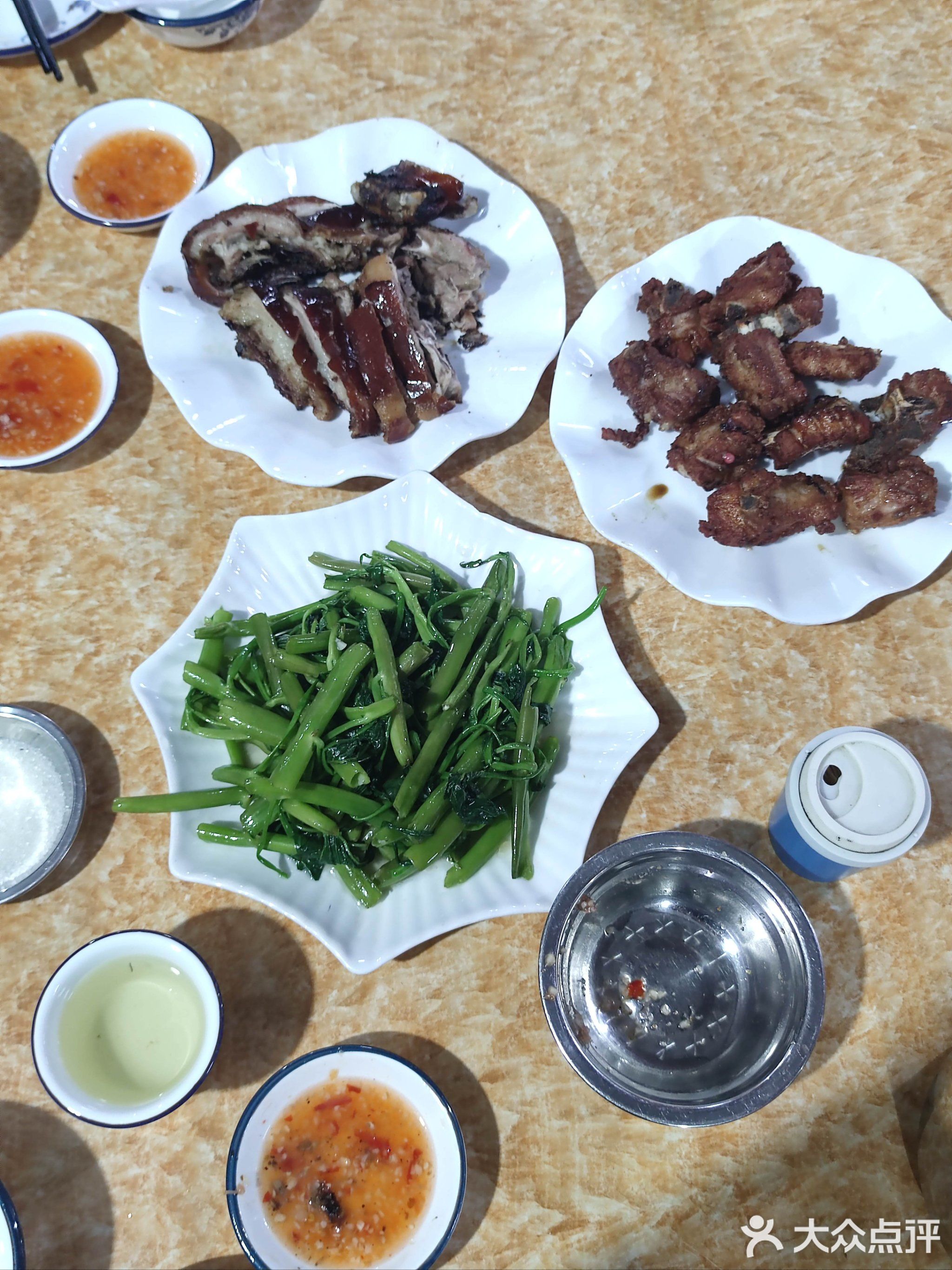 黄记四更烤乳猪店(东港路分店)