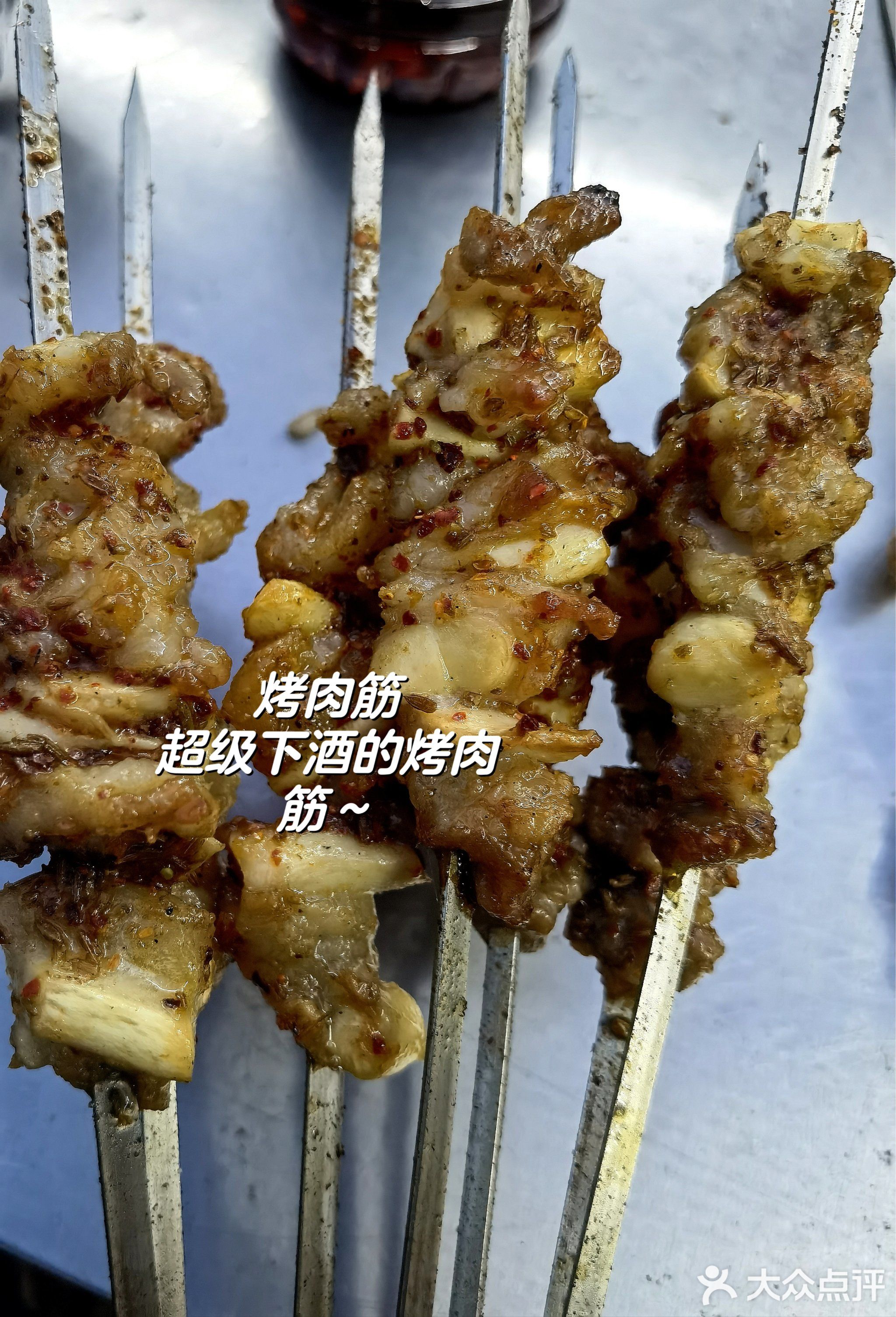 小镇河边啤酒屋
